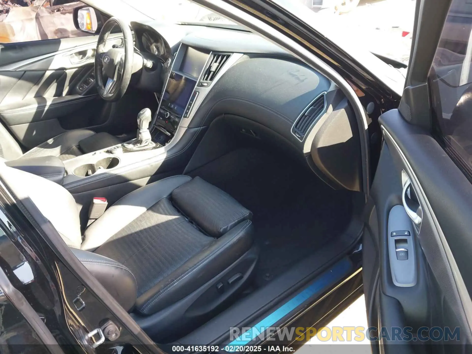5 fotografías del automóvil dañado JN1EV7AP3KM540937 INFINITI Q50 2019