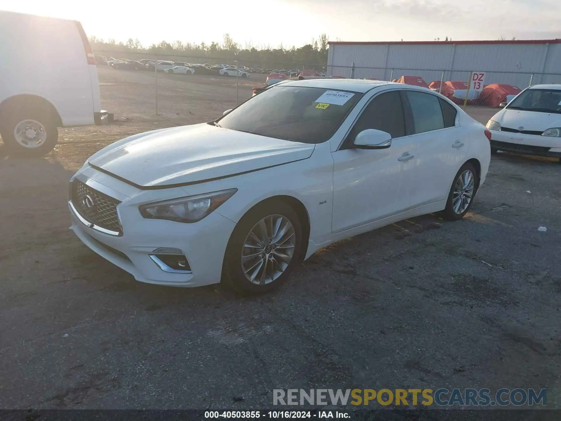 2 fotografías del automóvil dañado JN1EV7AP3KM543305 INFINITI Q50 2019
