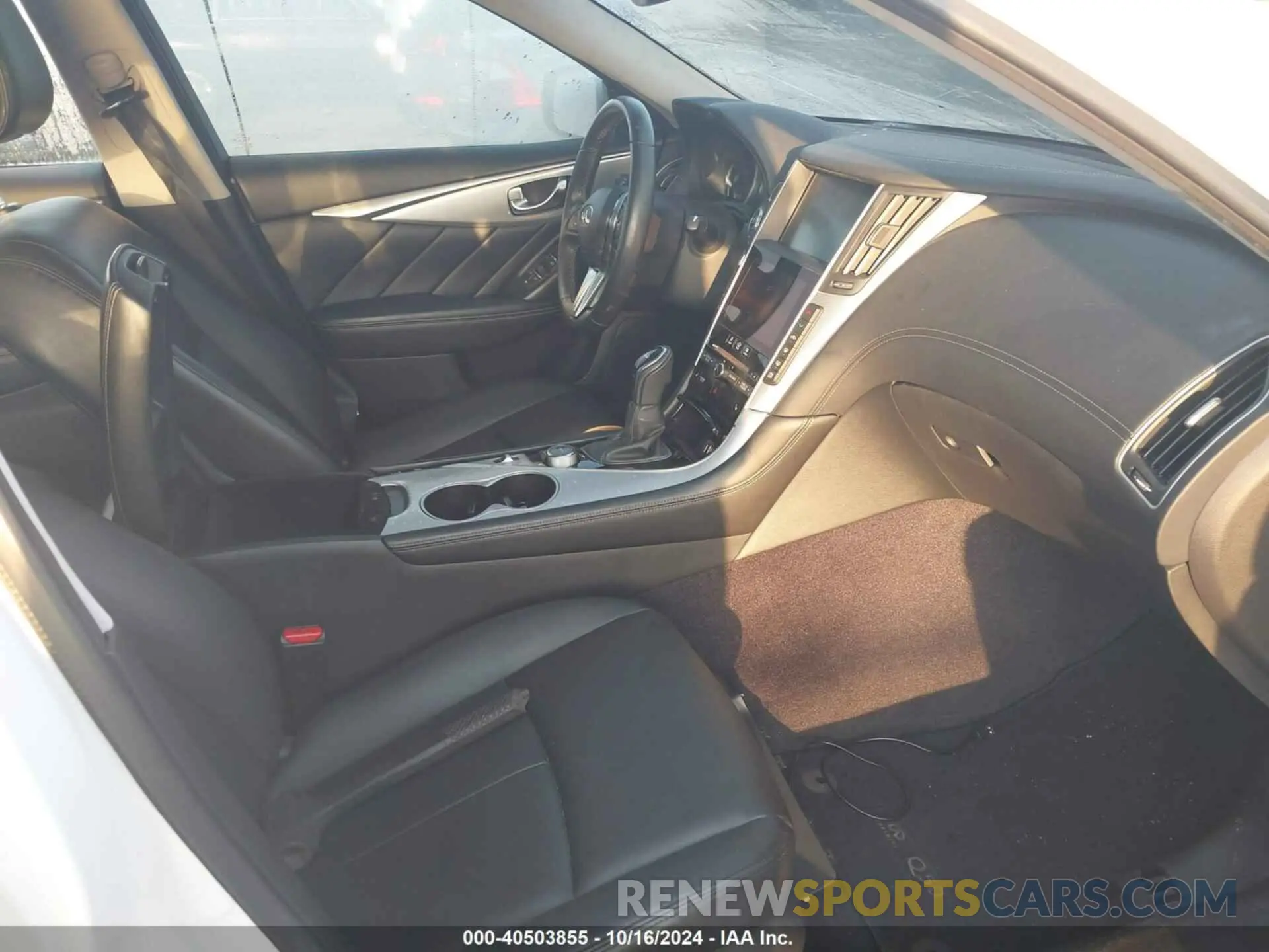 5 fotografías del automóvil dañado JN1EV7AP3KM543305 INFINITI Q50 2019