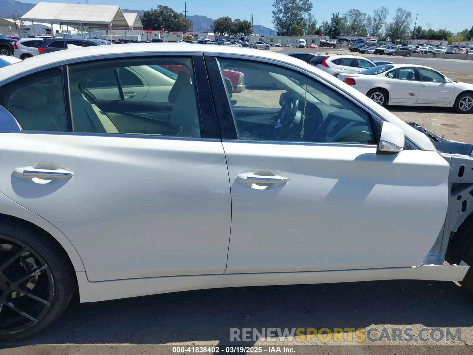 12 fotografías del automóvil dañado JN1EV7AP4KM540171 INFINITI Q50 2019