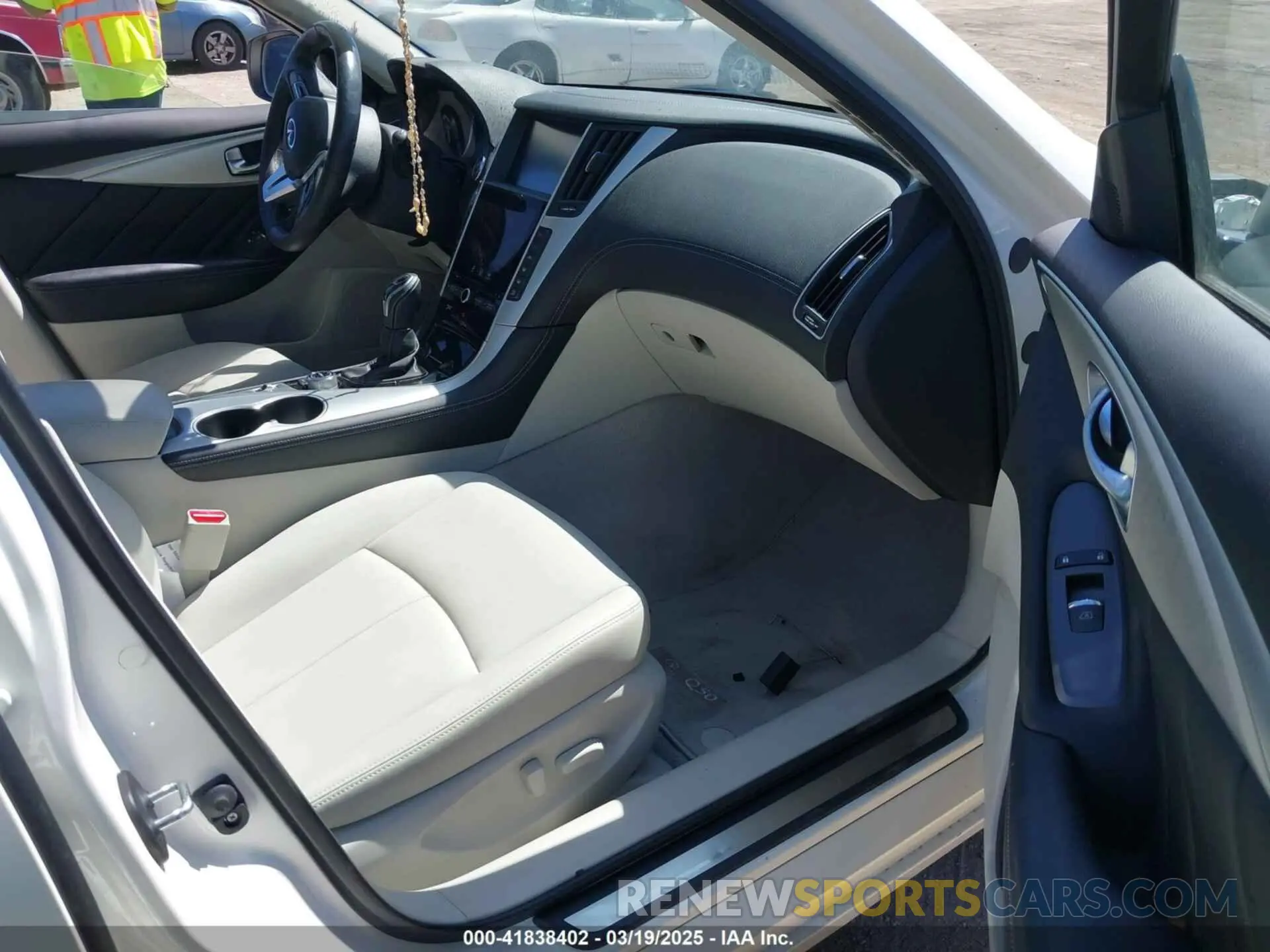 5 fotografías del automóvil dañado JN1EV7AP4KM540171 INFINITI Q50 2019