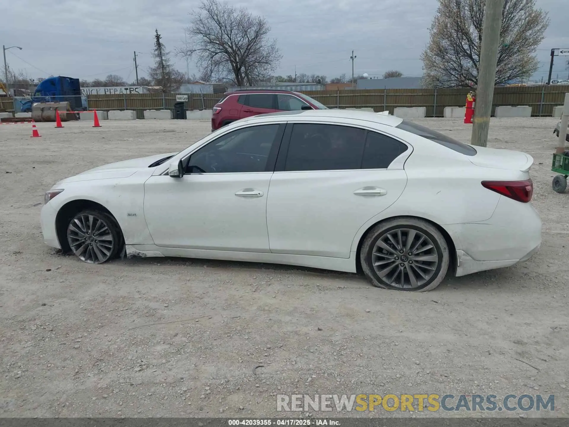 13 fotografías del automóvil dañado JN1EV7AP5KM512511 INFINITI Q50 2019