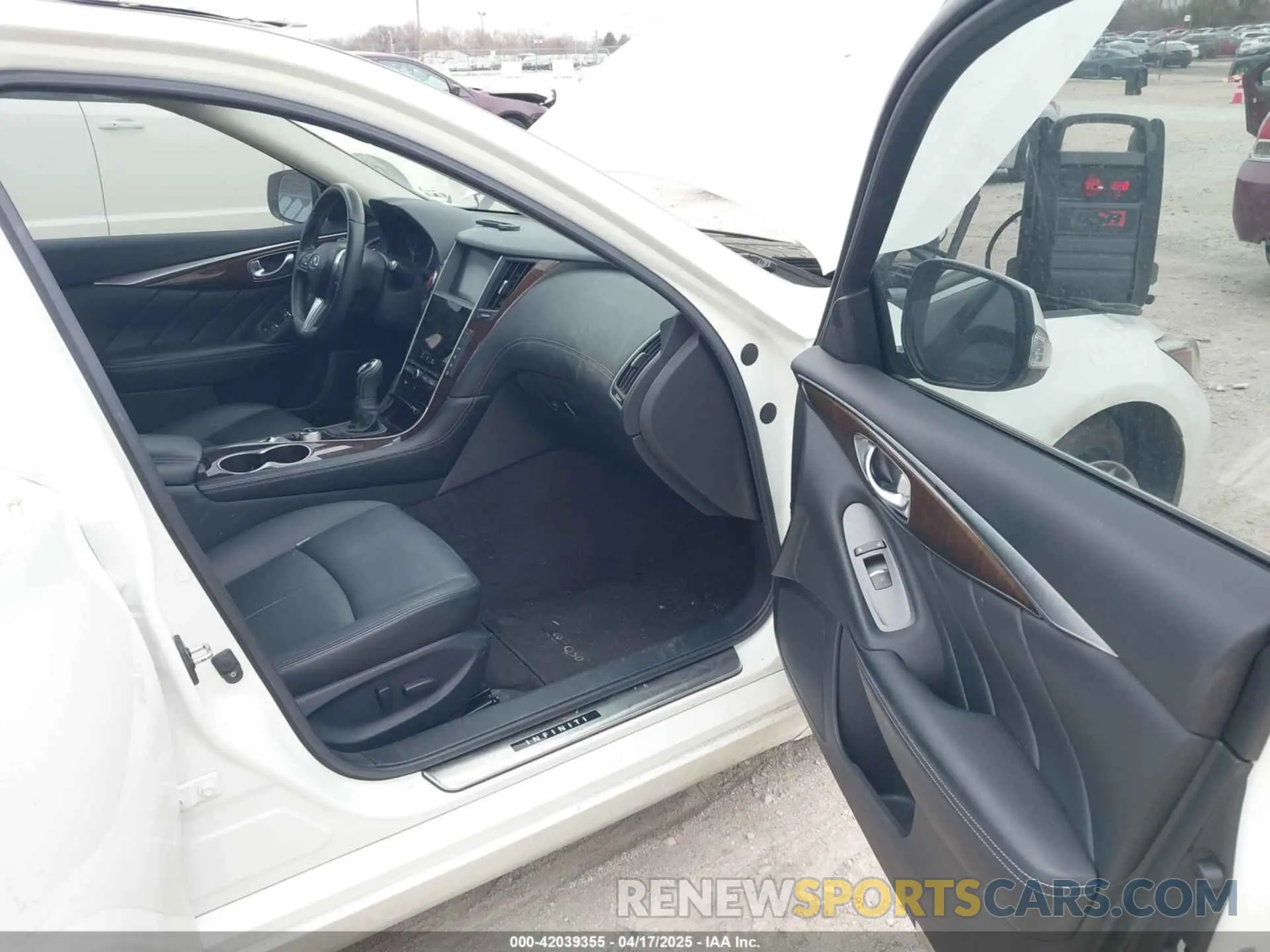 5 fotografías del automóvil dañado JN1EV7AP5KM512511 INFINITI Q50 2019
