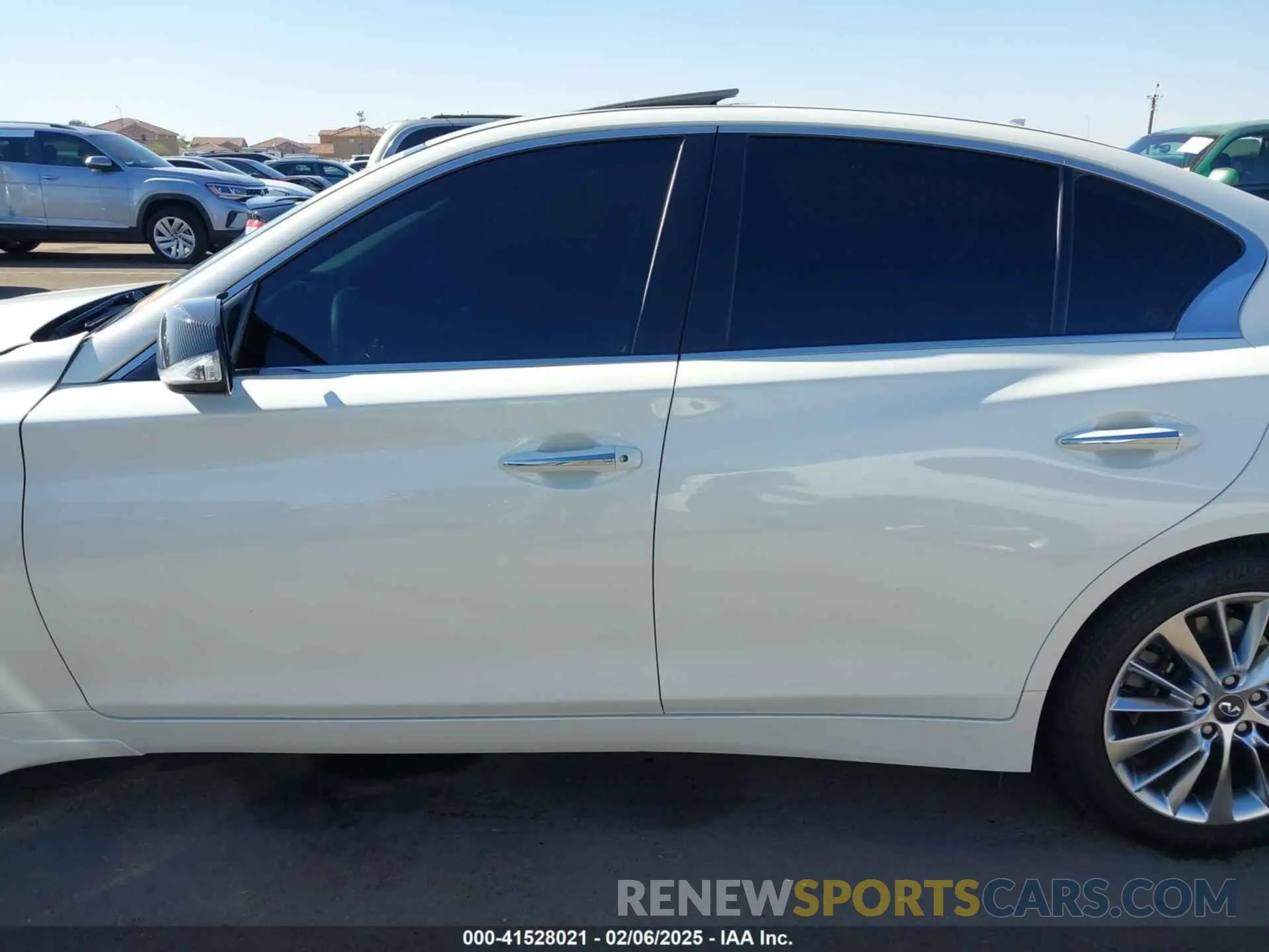 14 fotografías del automóvil dañado JN1EV7AP5KM514713 INFINITI Q50 2019