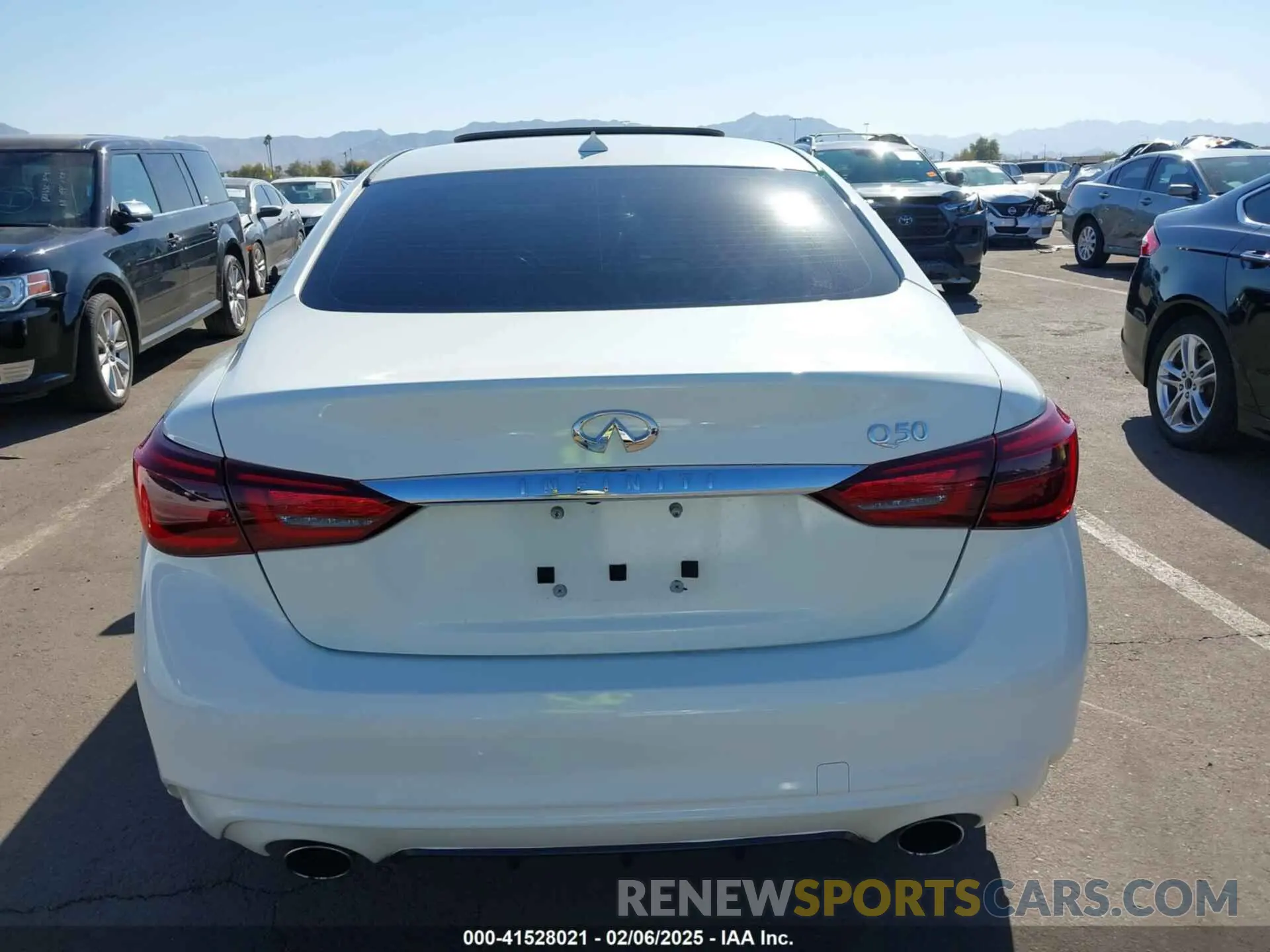 16 fotografías del automóvil dañado JN1EV7AP5KM514713 INFINITI Q50 2019