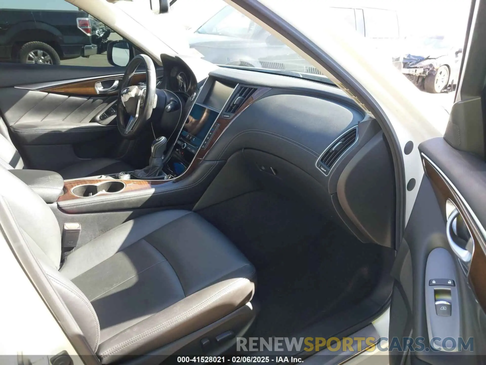 5 fotografías del automóvil dañado JN1EV7AP5KM514713 INFINITI Q50 2019