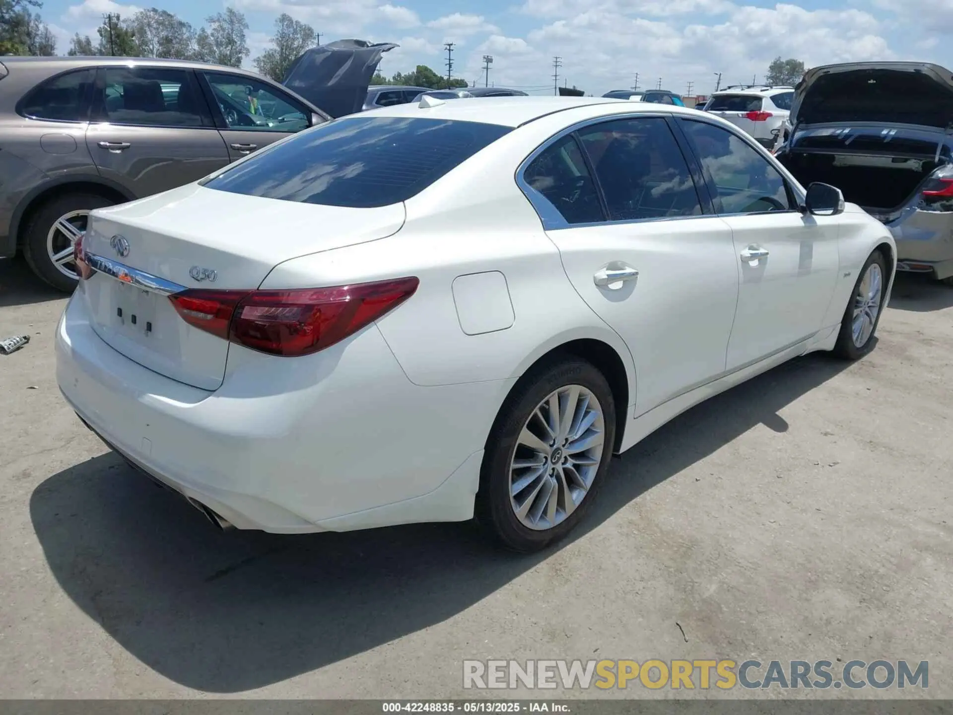 4 fotografías del automóvil dañado JN1EV7AP6KM514736 INFINITI Q50 2019