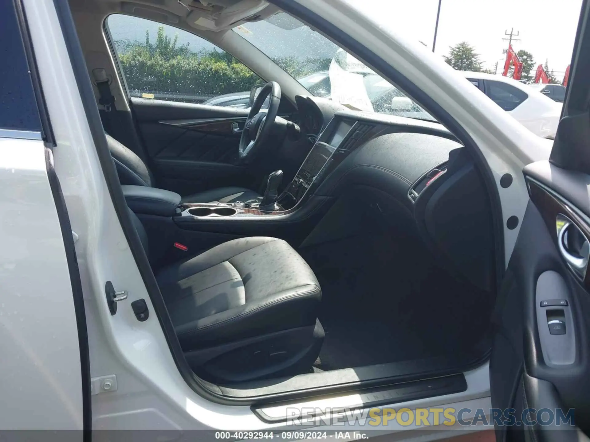 5 fotografías del automóvil dañado JN1EV7AP6KM518902 INFINITI Q50 2019