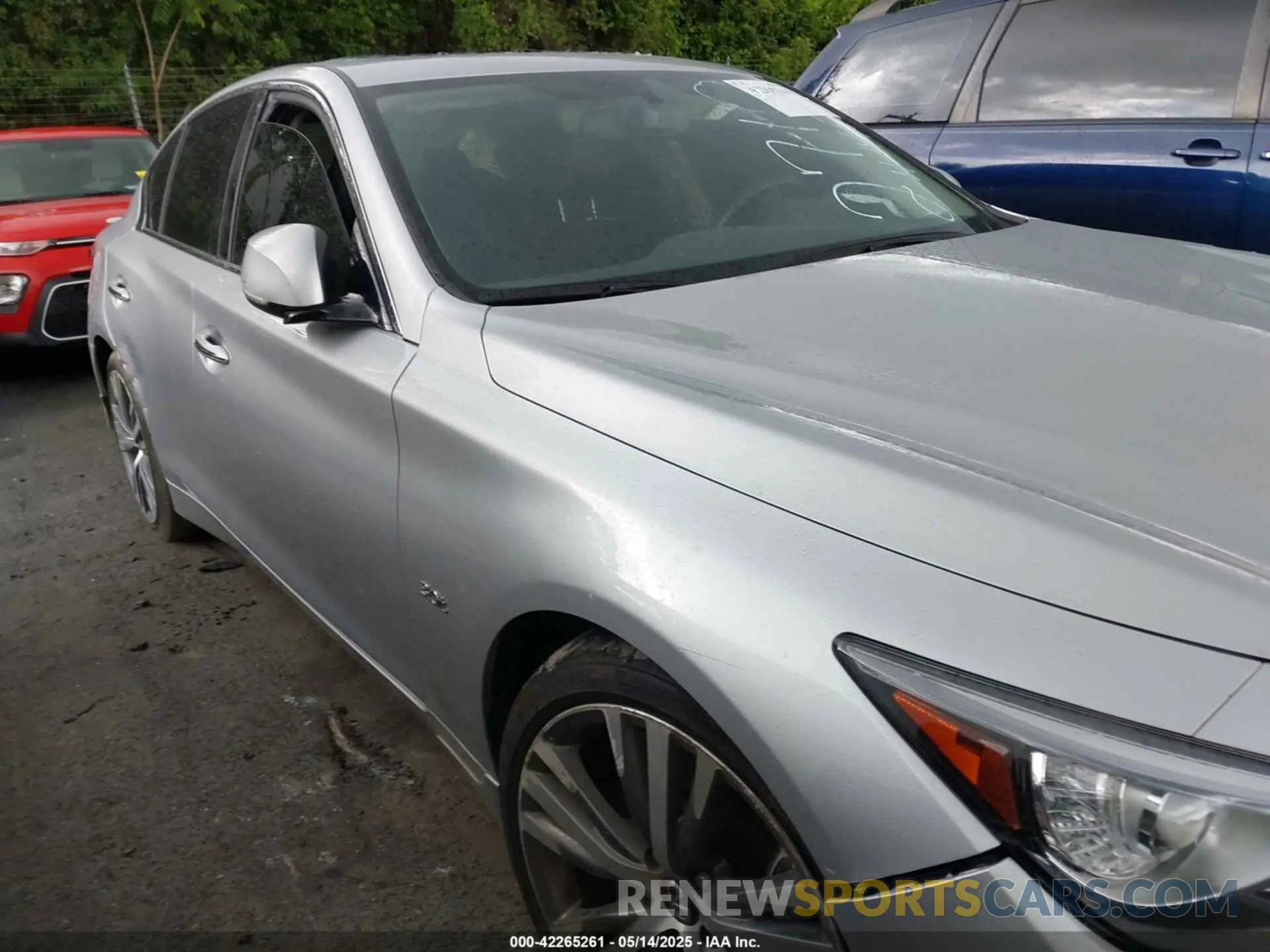 12 fotografías del automóvil dañado JN1EV7AP7KM542710 INFINITI Q50 2019
