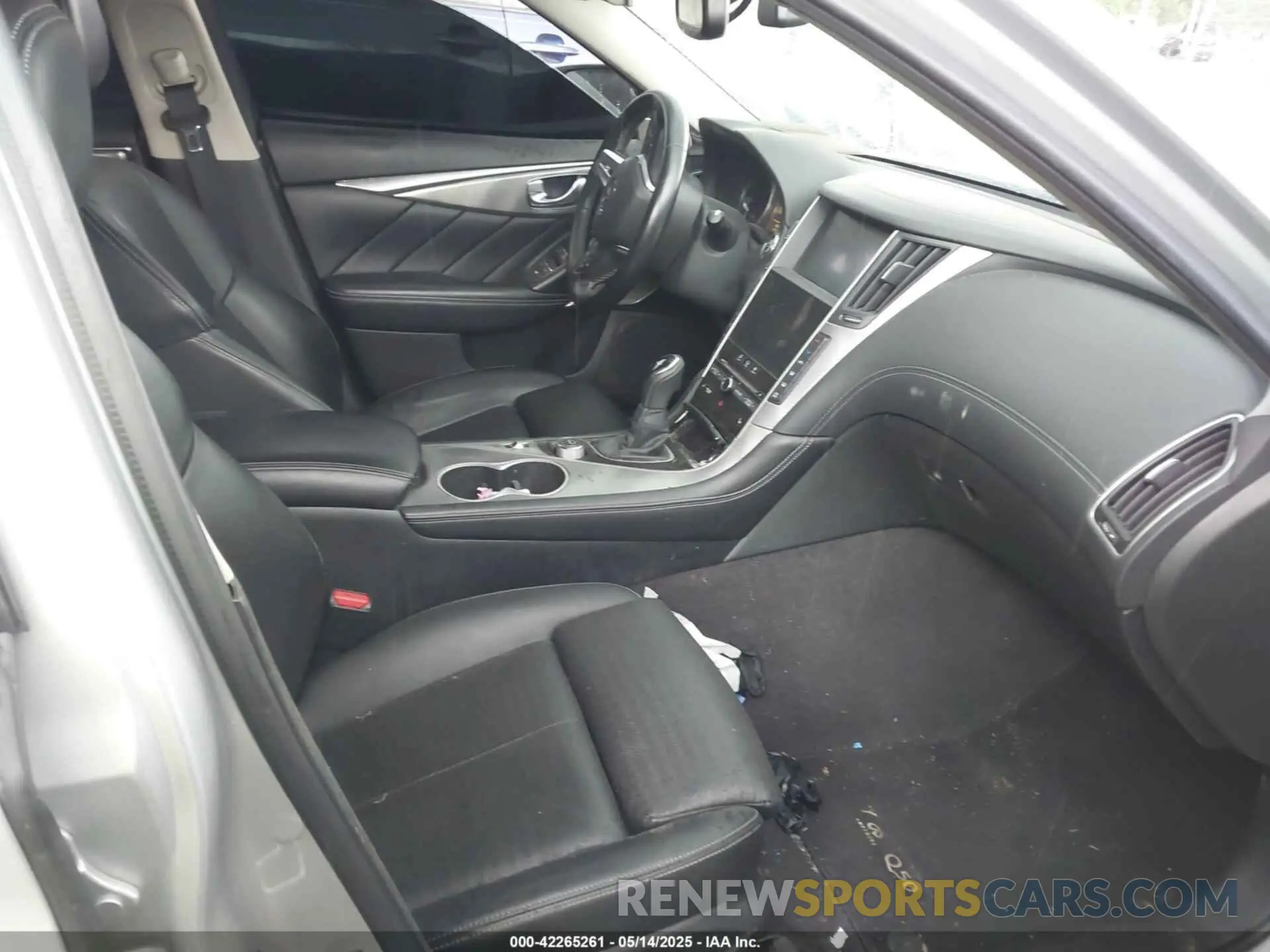 5 fotografías del automóvil dañado JN1EV7AP7KM542710 INFINITI Q50 2019