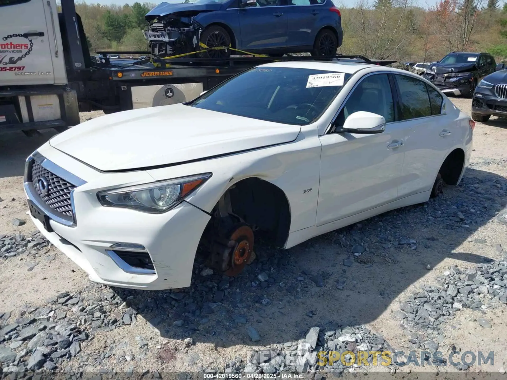 2 fotografías del automóvil dañado JN1EV7AP8KM514284 INFINITI Q50 2019