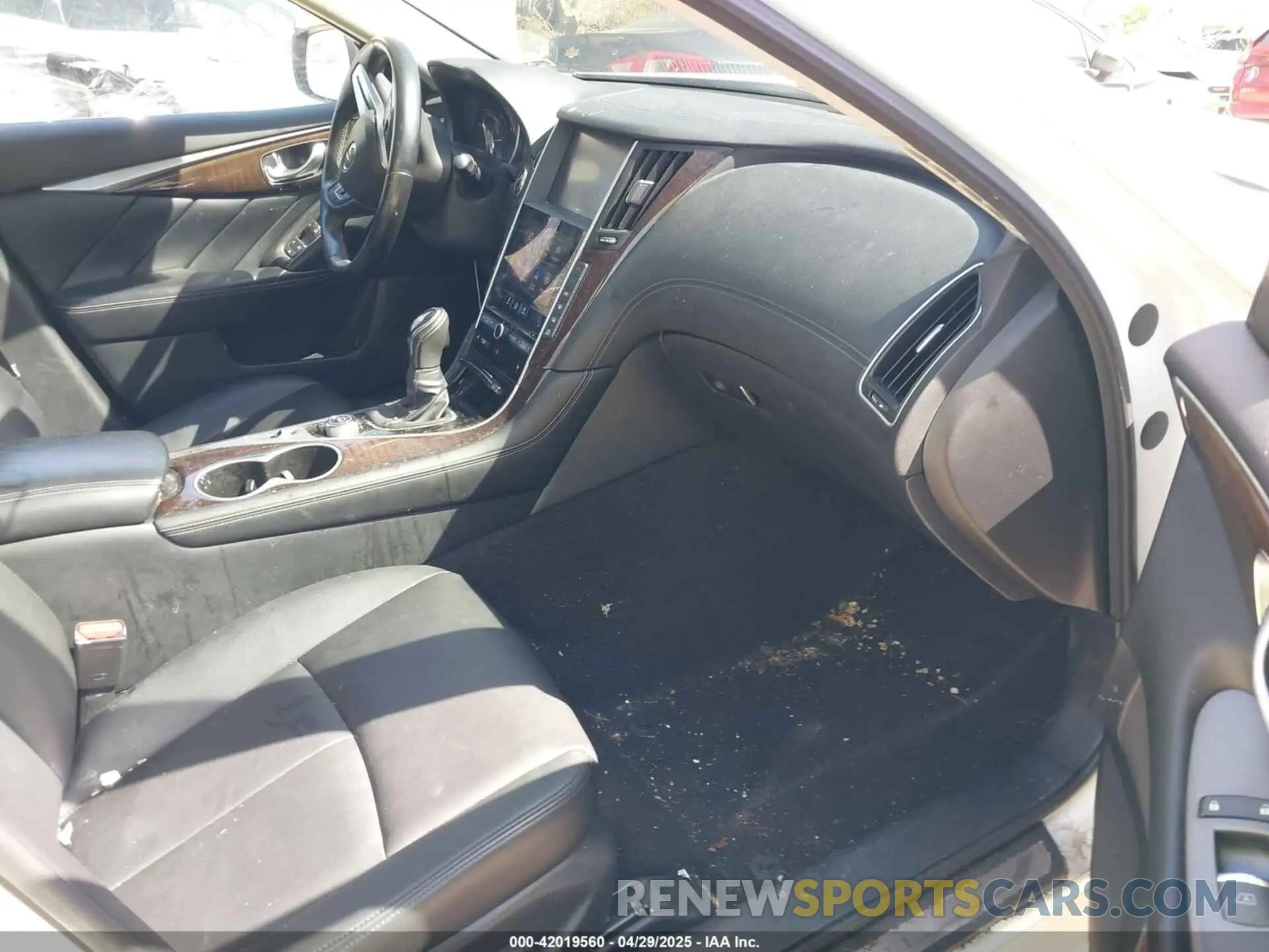 5 fotografías del automóvil dañado JN1EV7AP8KM514284 INFINITI Q50 2019