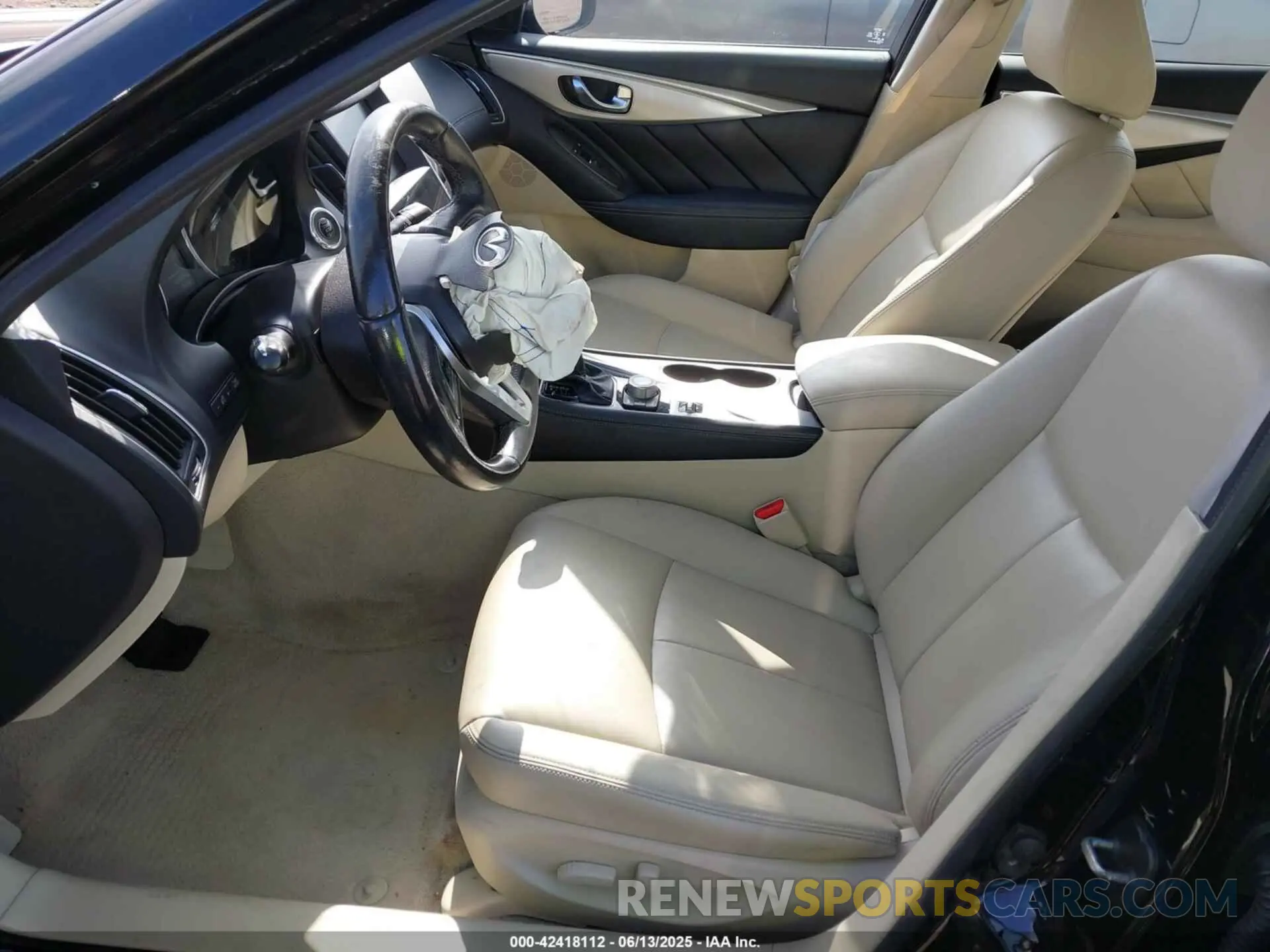 5 fotografías del automóvil dañado JN1EV7AP8KM543395 INFINITI Q50 2019