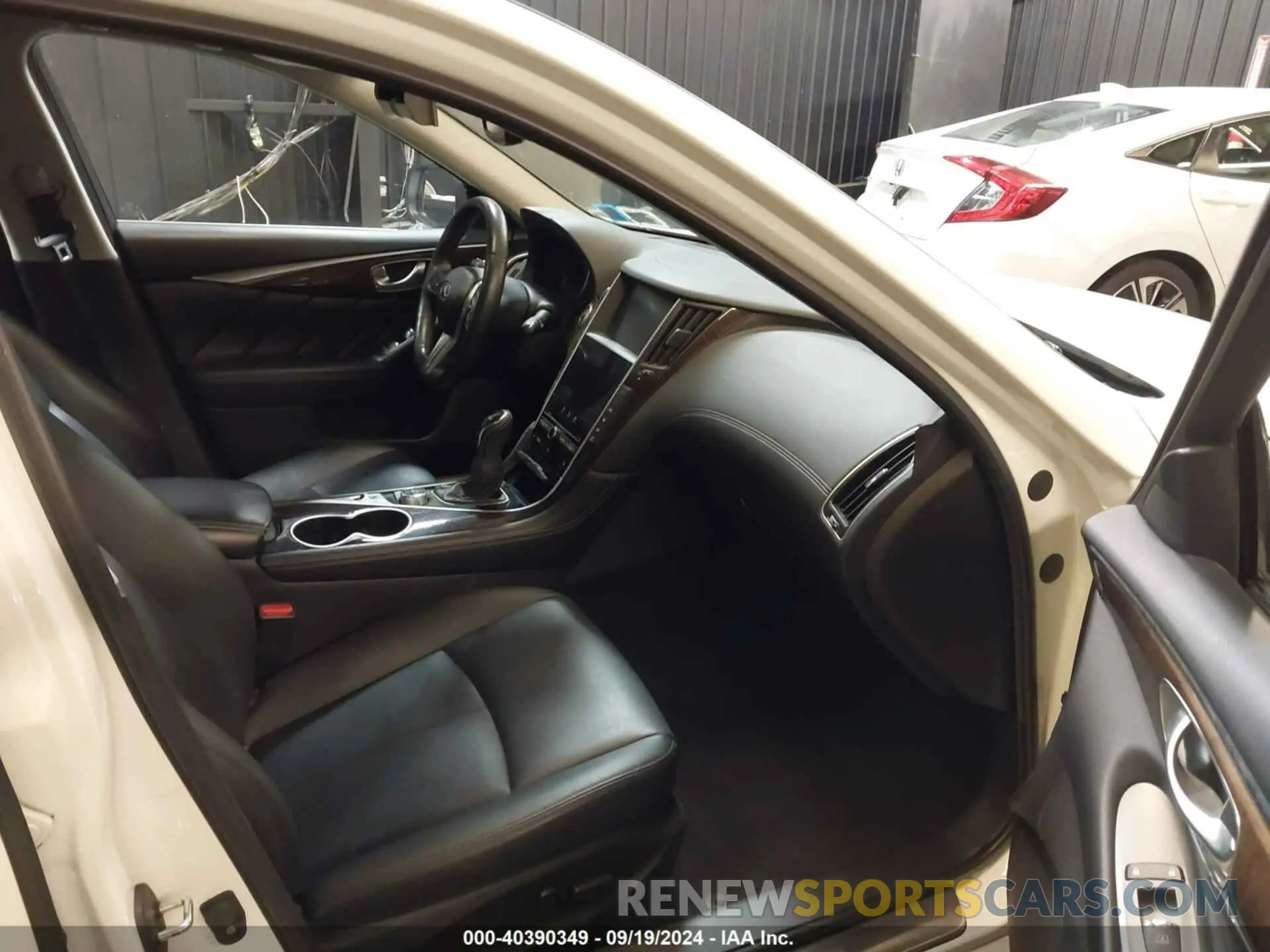 5 fotografías del automóvil dañado JN1EV7AR2KM558945 INFINITI Q50 2019