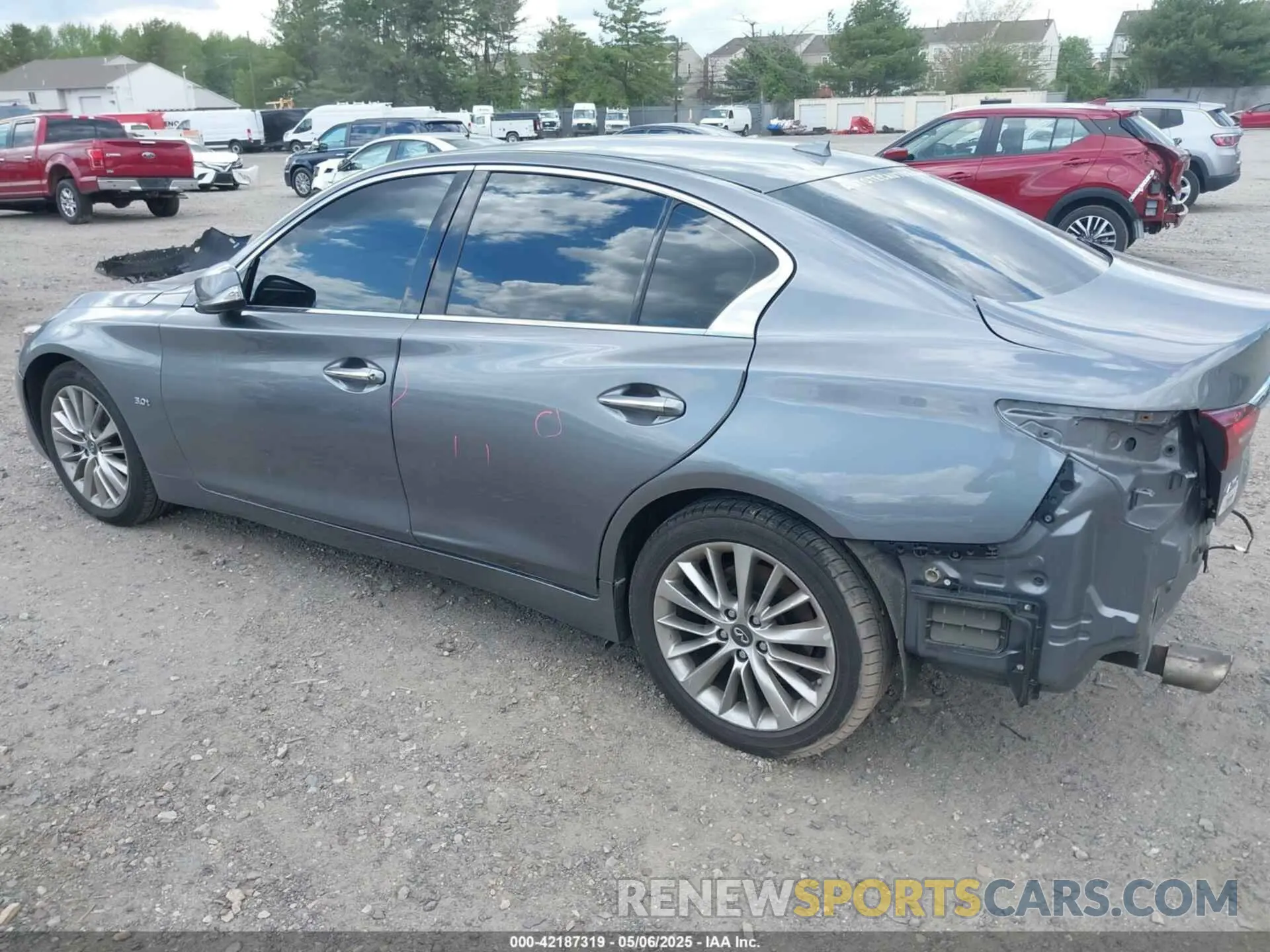 3 fotografías del automóvil dañado JN1EV7AR2KM559657 INFINITI Q50 2019