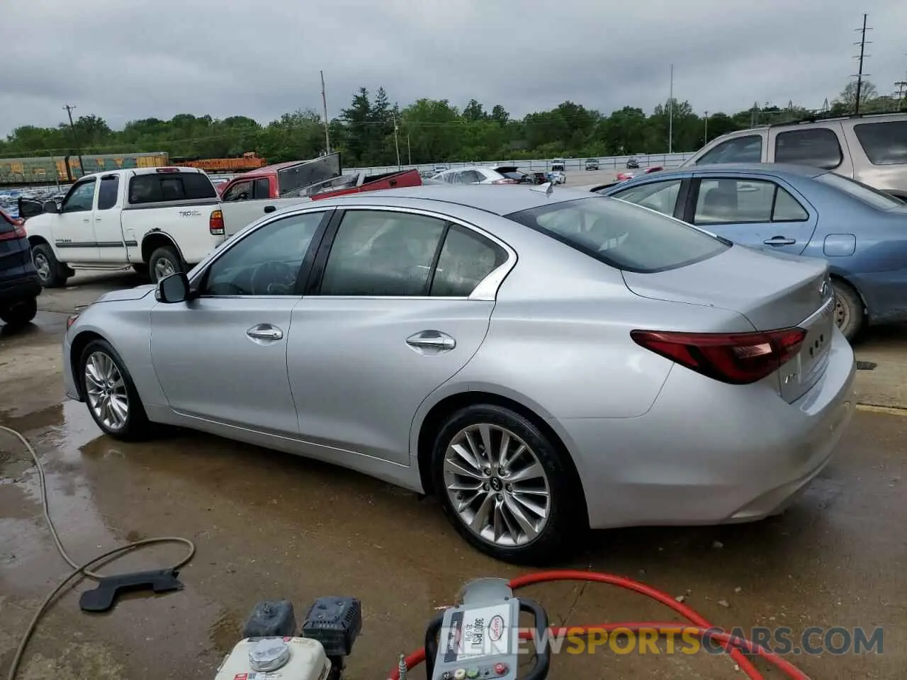 2 fotografías del automóvil dañado JN1EV7AR4KM556873 INFINITI Q50 2019