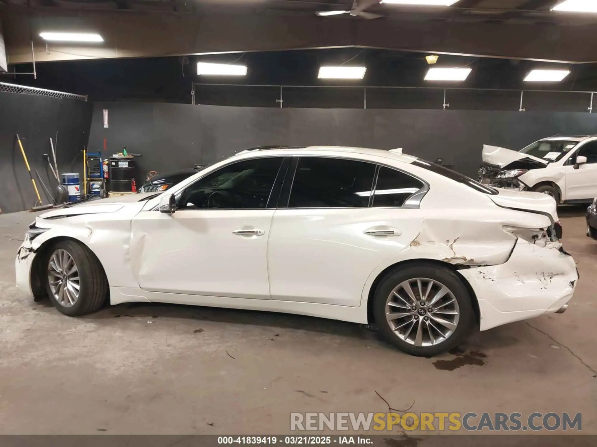 14 fotografías del automóvil dañado JN1EV7AR5KM550273 INFINITI Q50 2019