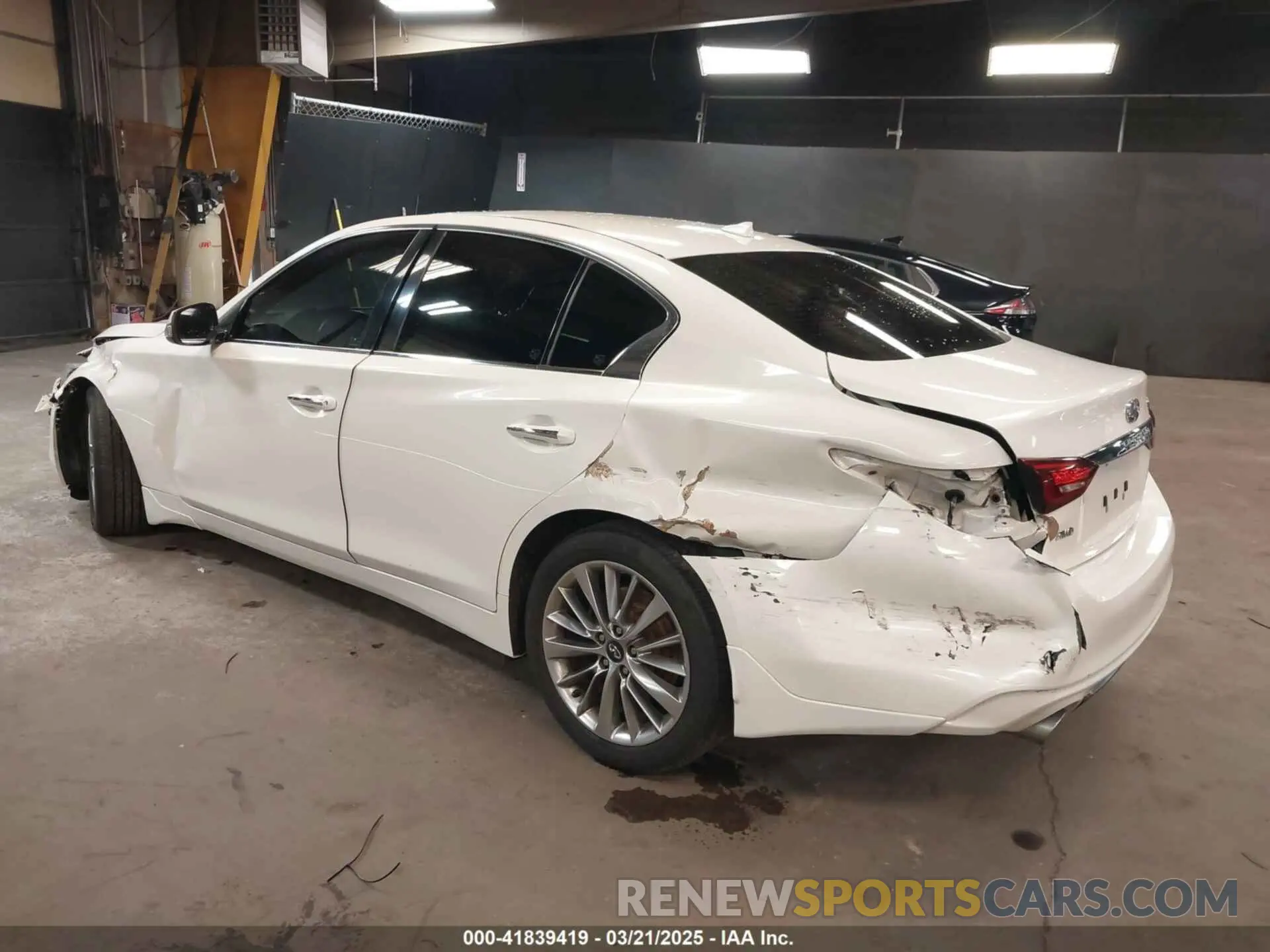 3 fotografías del automóvil dañado JN1EV7AR5KM550273 INFINITI Q50 2019