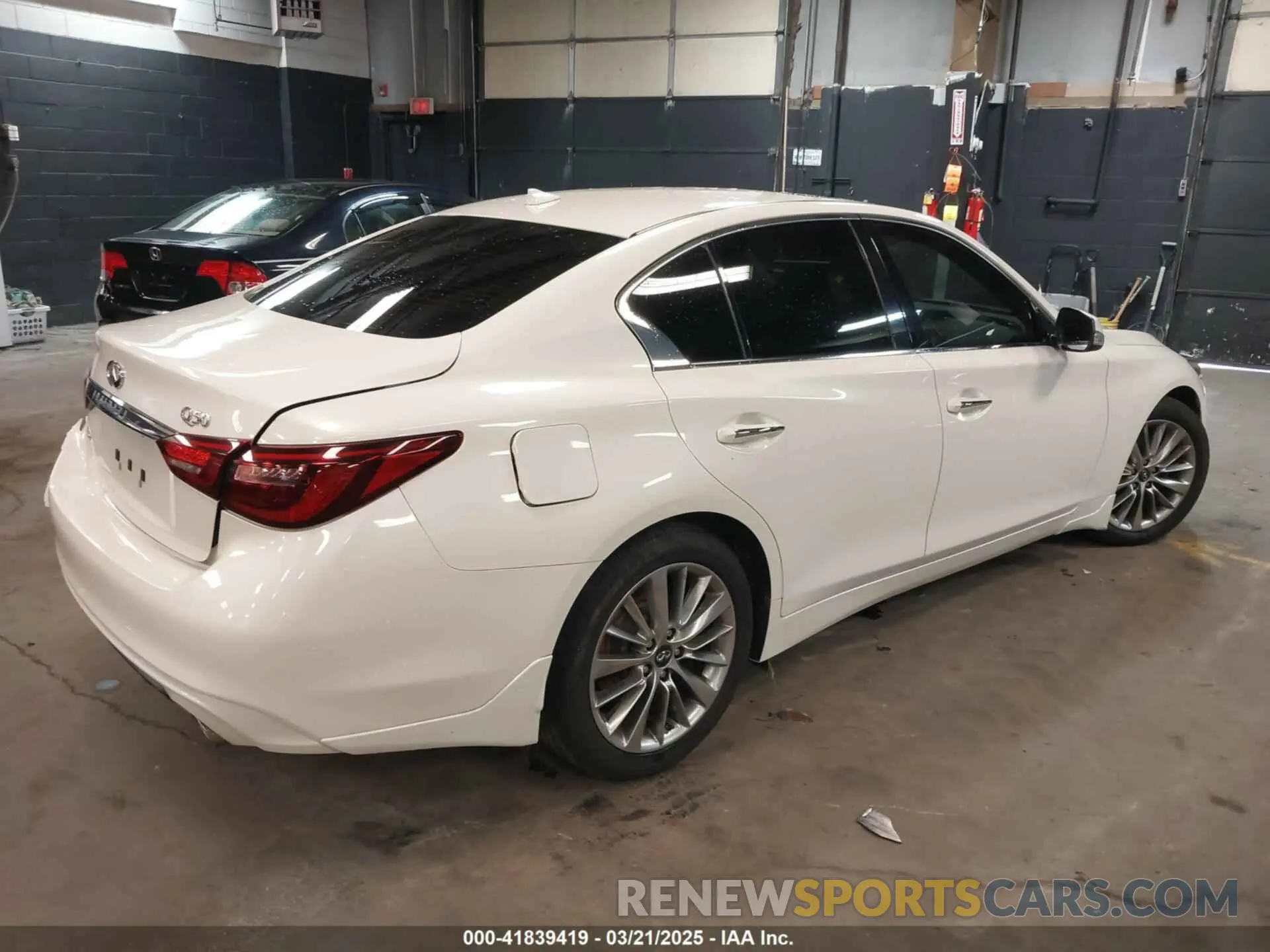 4 fotografías del automóvil dañado JN1EV7AR5KM550273 INFINITI Q50 2019