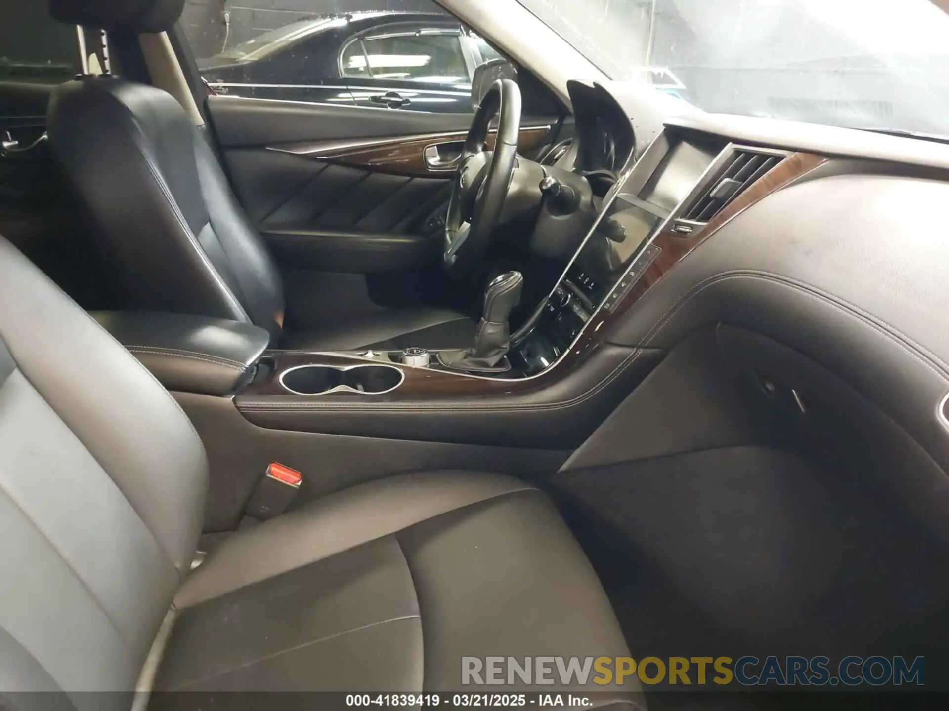 5 fotografías del automóvil dañado JN1EV7AR5KM550273 INFINITI Q50 2019