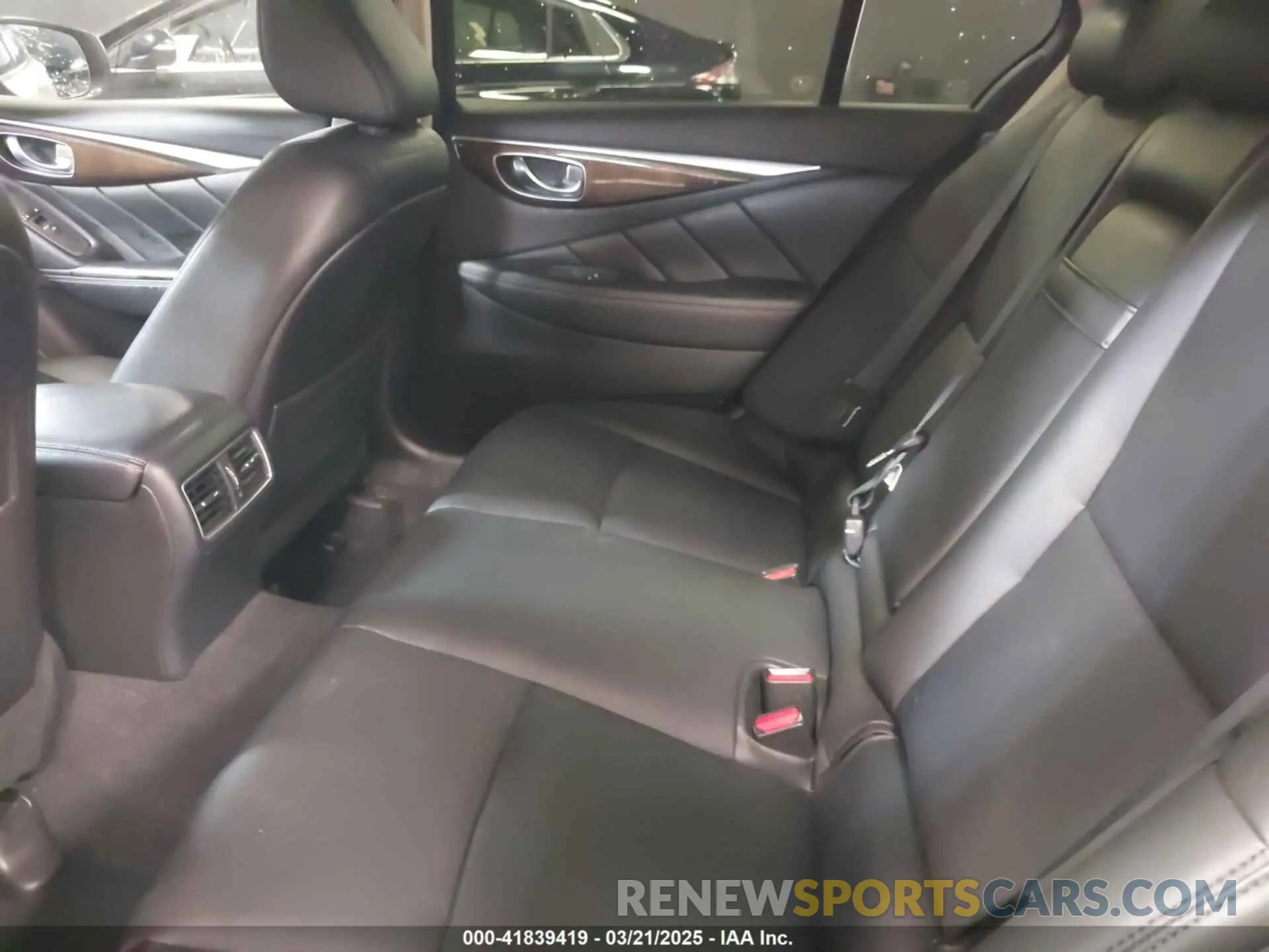 8 fotografías del automóvil dañado JN1EV7AR5KM550273 INFINITI Q50 2019
