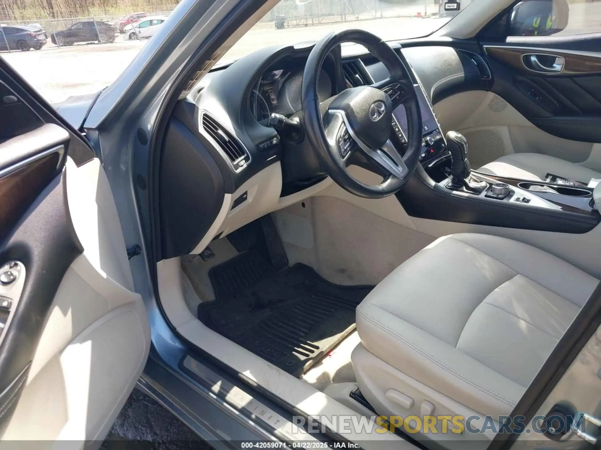 5 fotografías del automóvil dañado JN1EV7AR6KM550475 INFINITI Q50 2019