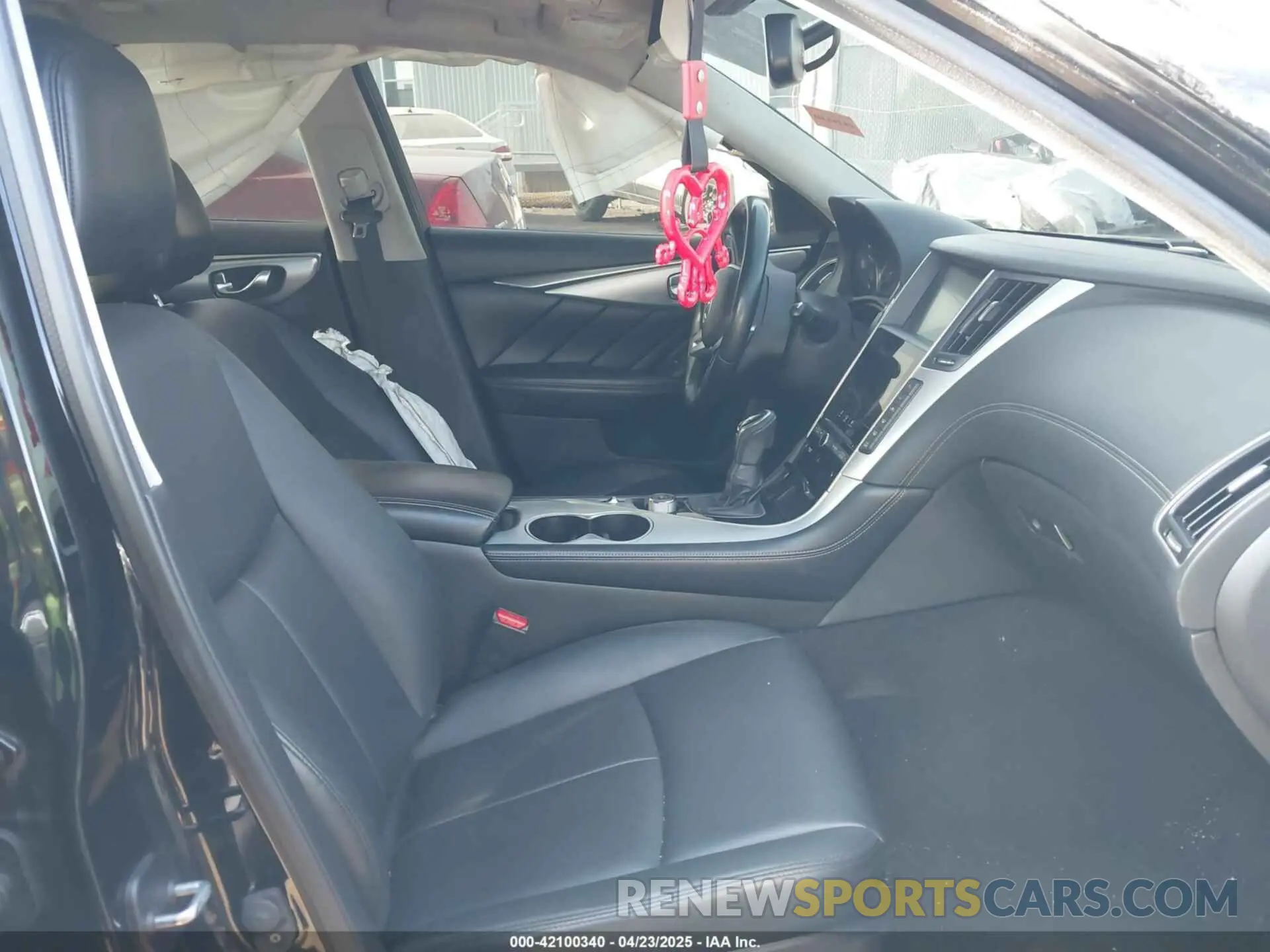 5 fotografías del automóvil dañado JN1EV7AR8KM590539 INFINITI Q50 2019