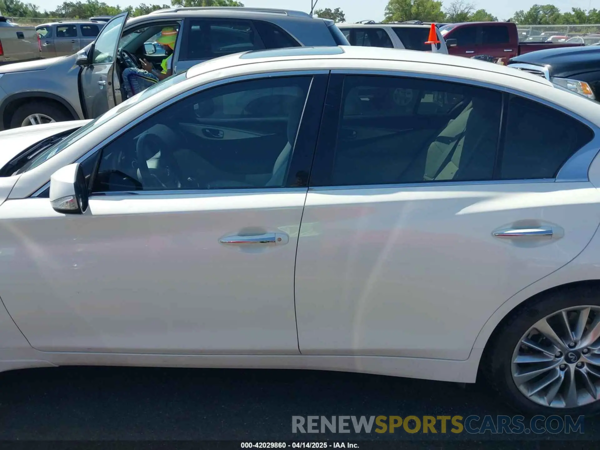 14 fotografías del automóvil dañado JN1EV7AP5LM206023 INFINITI Q50 2020