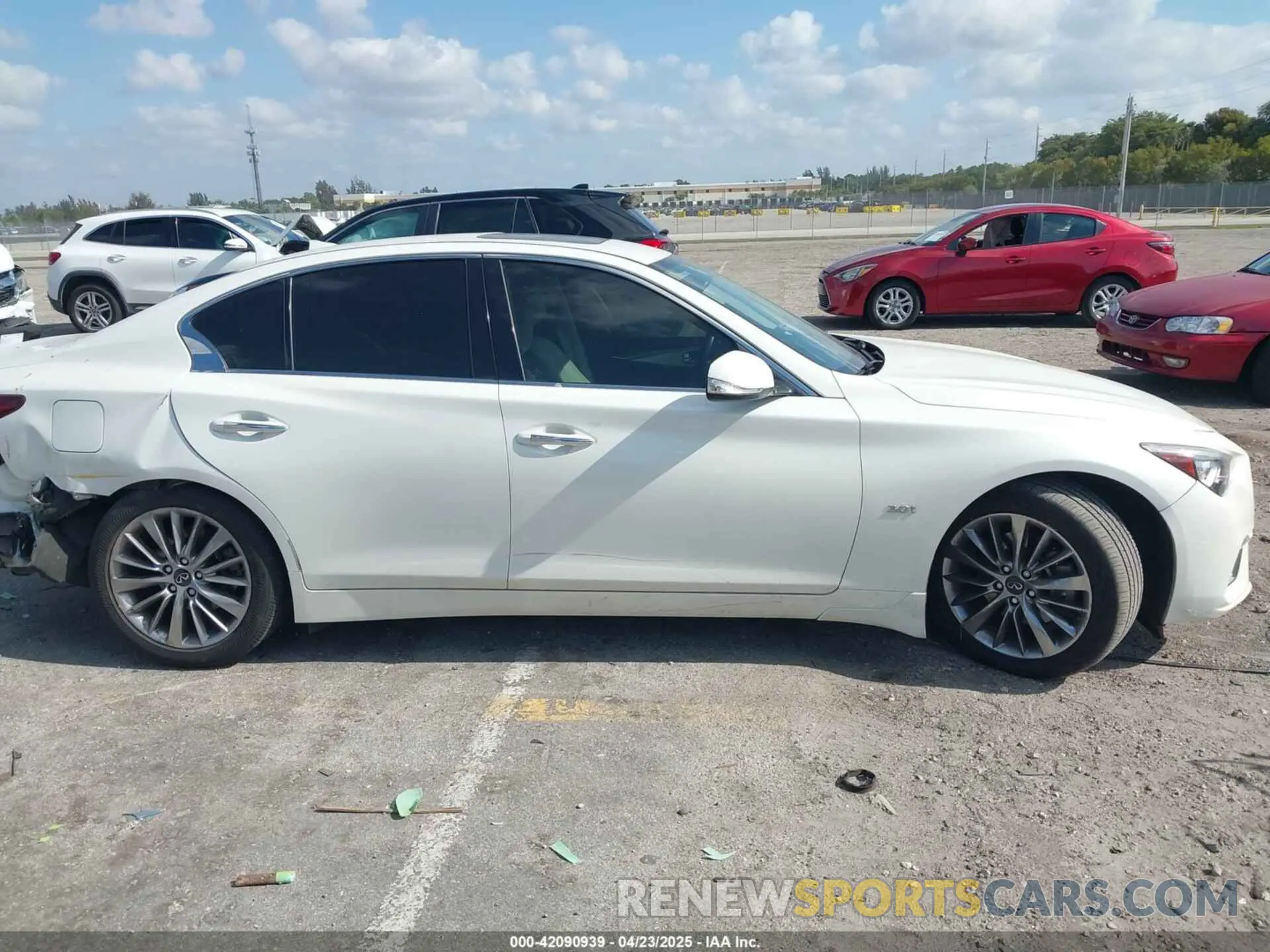 14 fotografías del automóvil dañado JN1EV7AP6LM201462 INFINITI Q50 2020