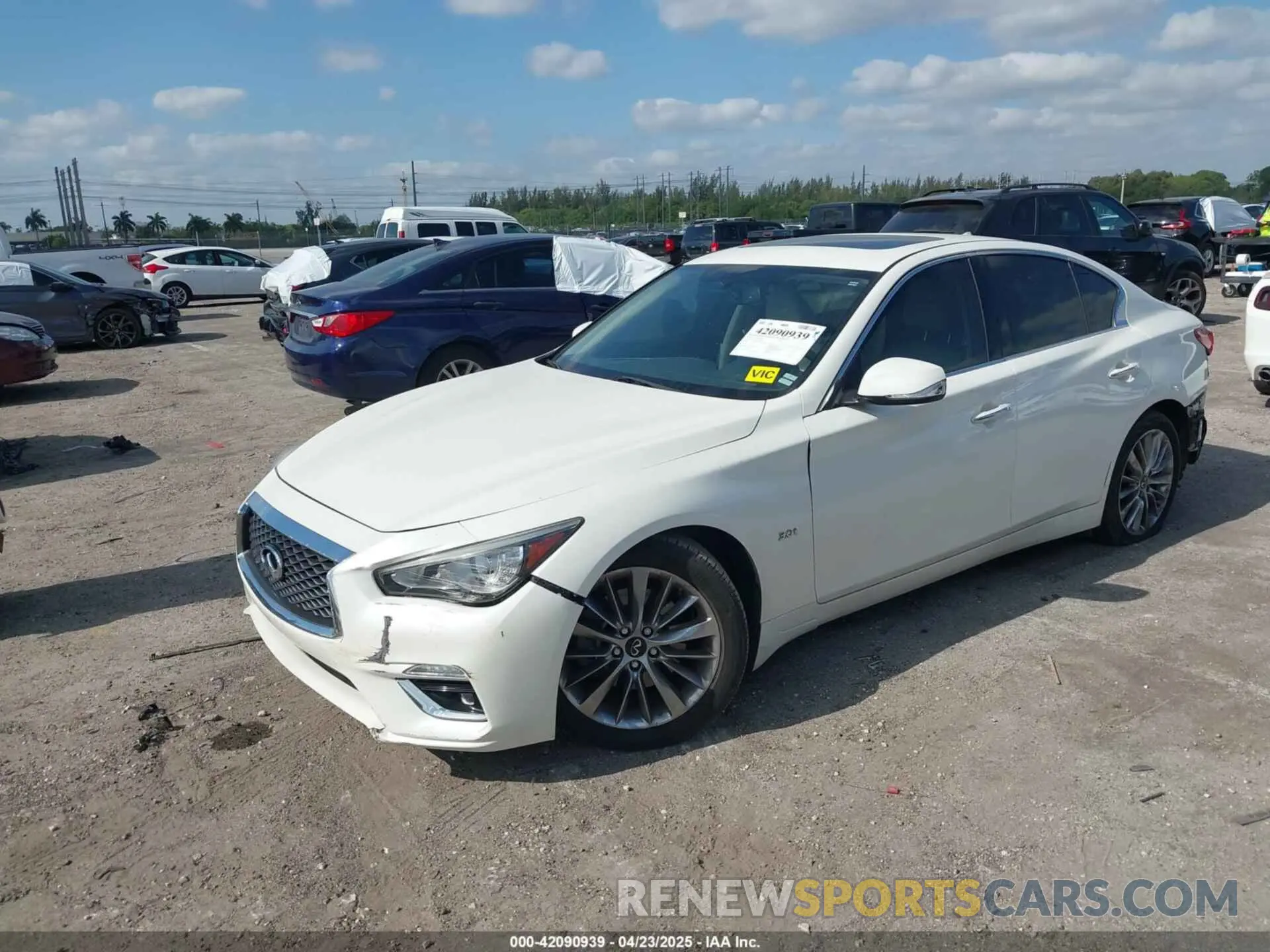 2 fotografías del automóvil dañado JN1EV7AP6LM201462 INFINITI Q50 2020
