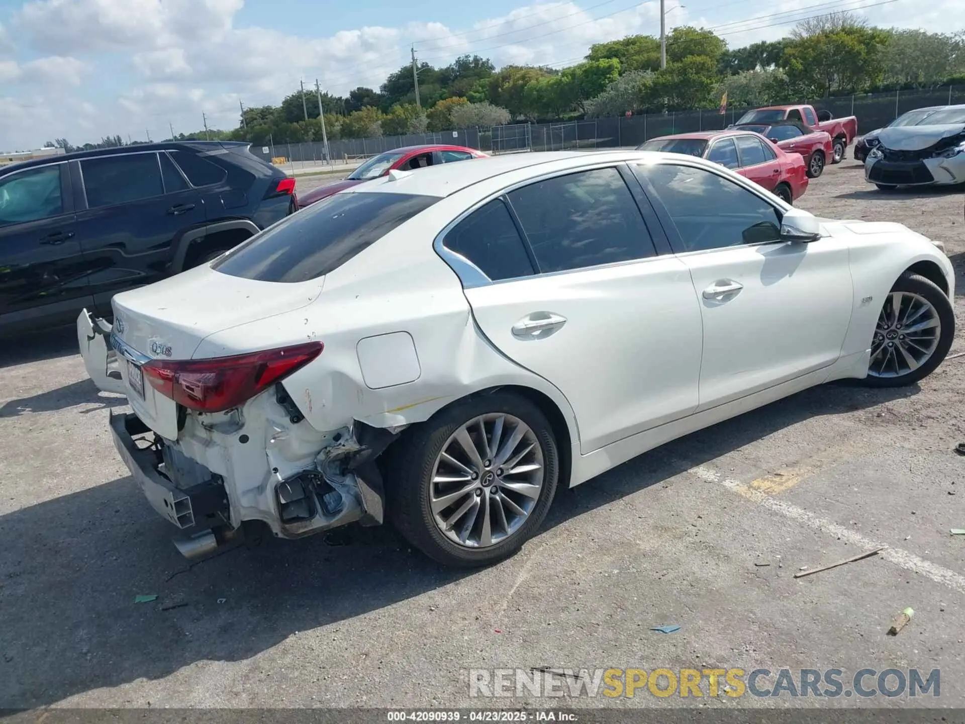 4 fotografías del automóvil dañado JN1EV7AP6LM201462 INFINITI Q50 2020