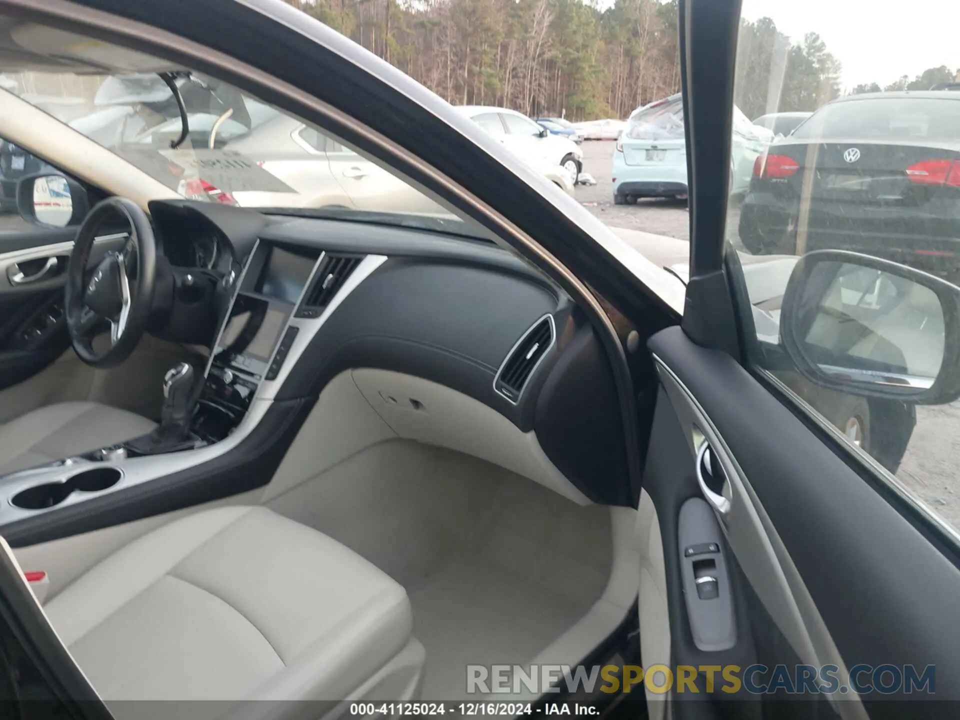5 fotografías del automóvil dañado JN1EV7AR2LM251583 INFINITI Q50 2020