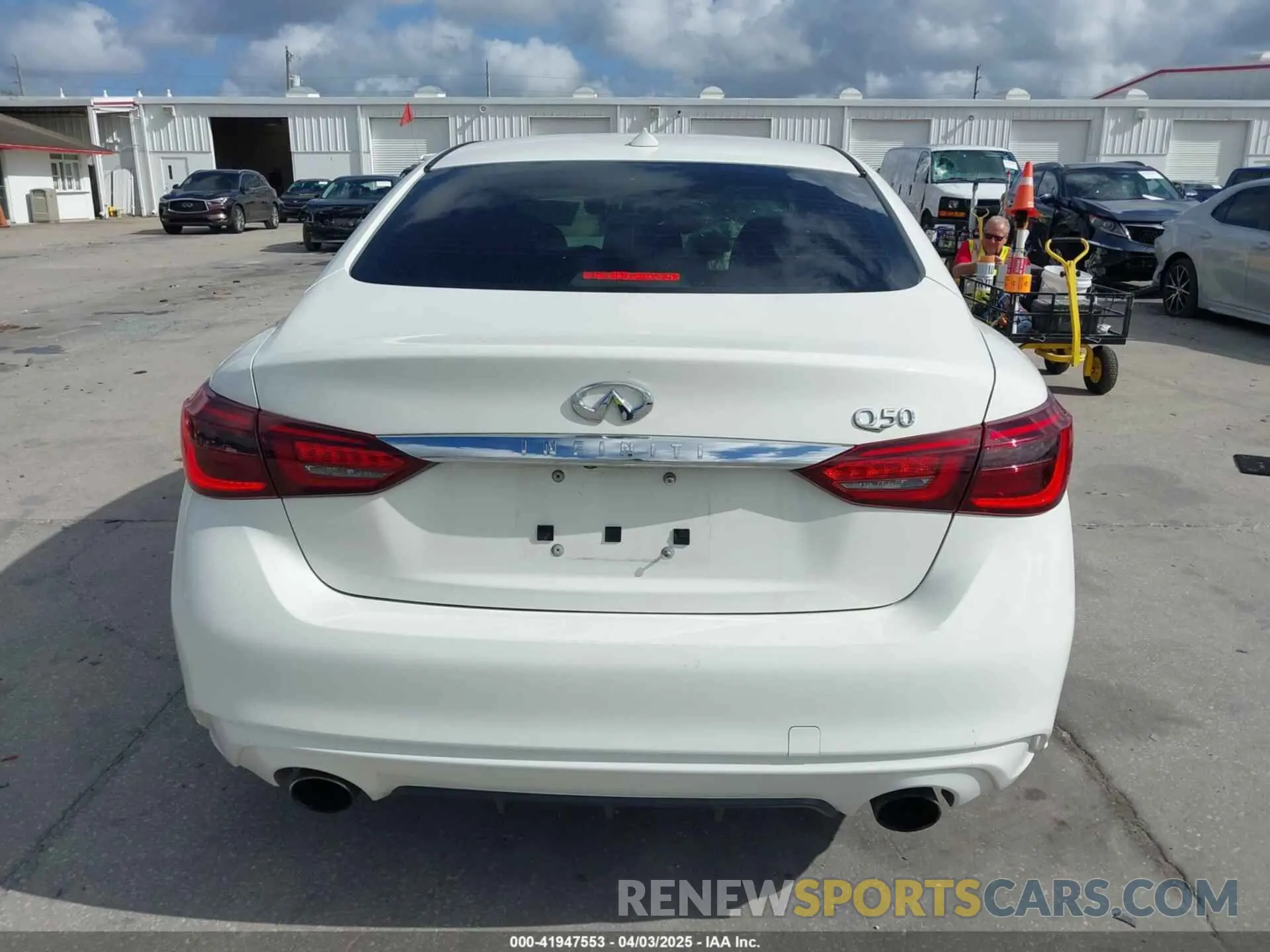 17 fotografías del automóvil dañado JN1EV7APXMM702002 INFINITI Q50 2021