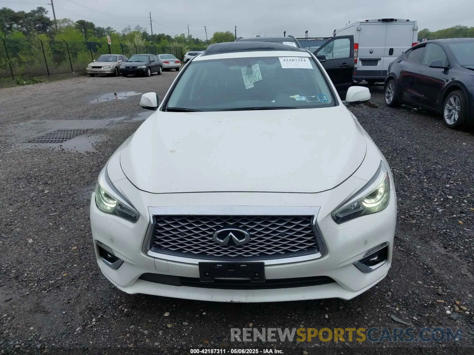 12 fotografías del automóvil dañado JN1EV7BR9MM754382 INFINITI Q50 2021