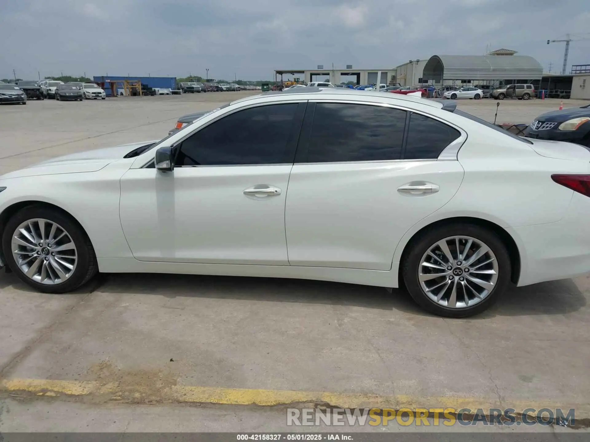 14 fotografías del automóvil dañado JN1EV7BRXMM752446 INFINITI Q50 2021