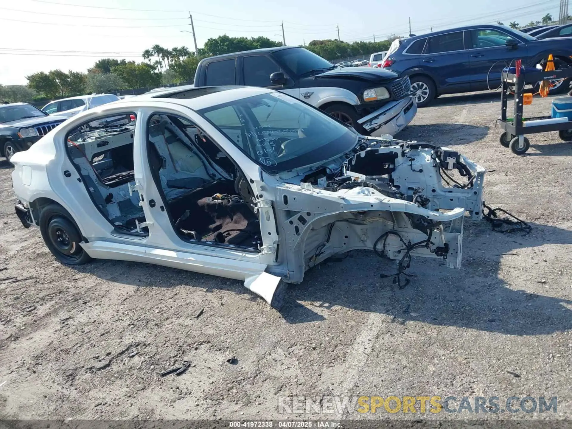 17 fotografías del automóvil dañado JN1FV7DP0RM660141 INFINITI Q50 2024
