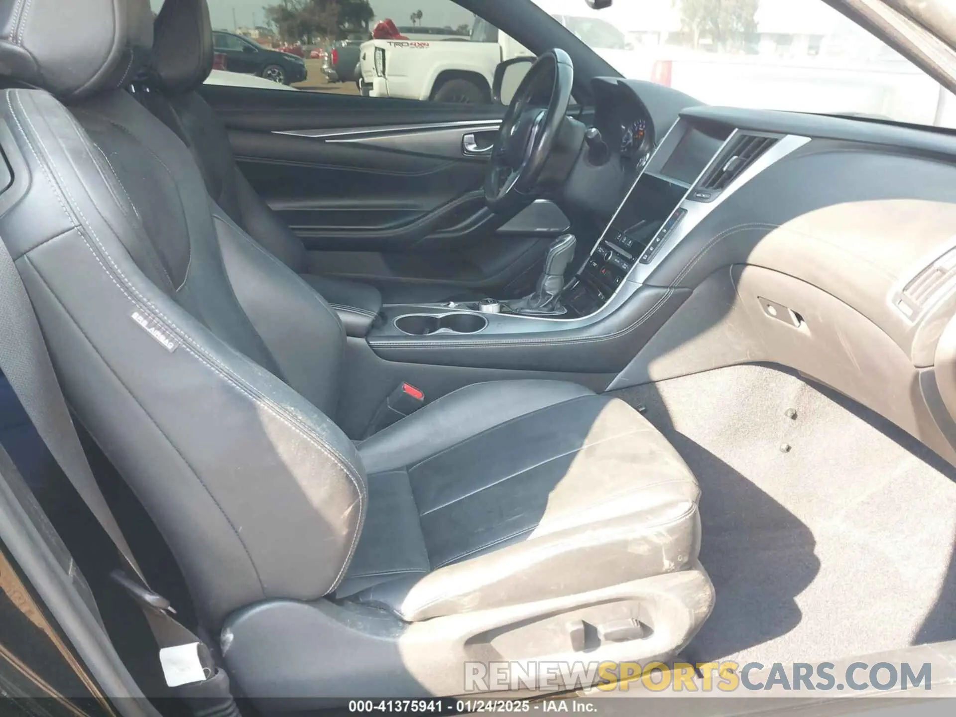 5 fotografías del automóvil dañado JN1EV7EK1KM230848 INFINITI Q60 2019