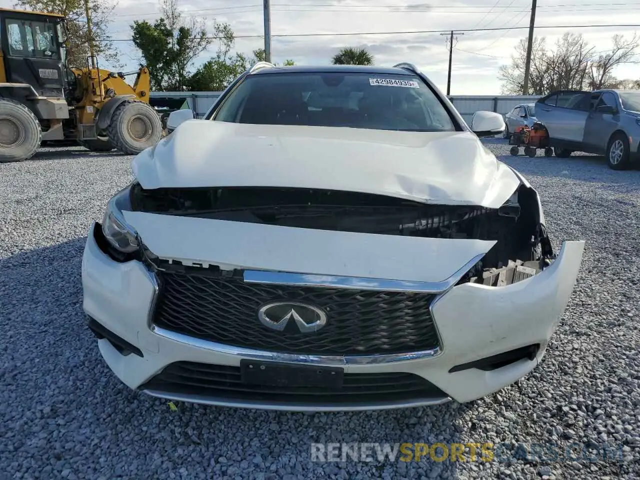 5 fotografías del automóvil dañado SJKCH5CP0KA011537 INFINITI QX30 2019