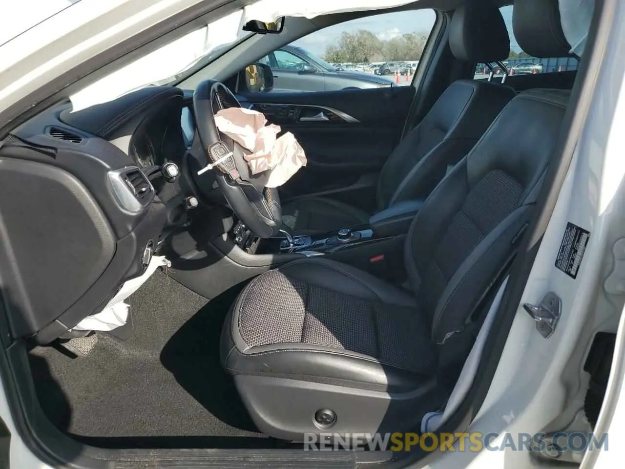 7 fotografías del automóvil dañado SJKCH5CP0KA011537 INFINITI QX30 2019