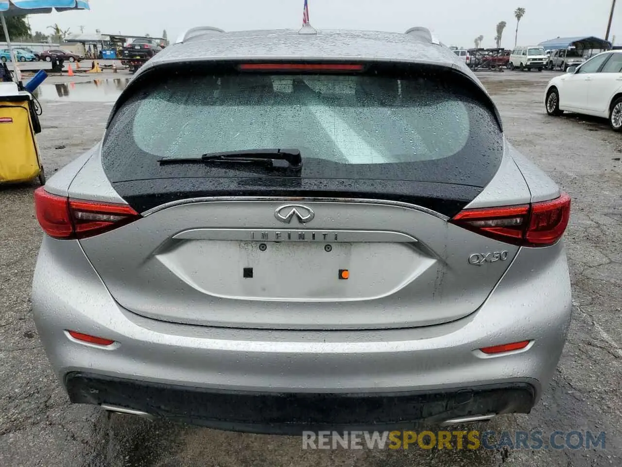 6 fotografías del automóvil dañado SJKCH5CP4KA011380 INFINITI QX30 2019