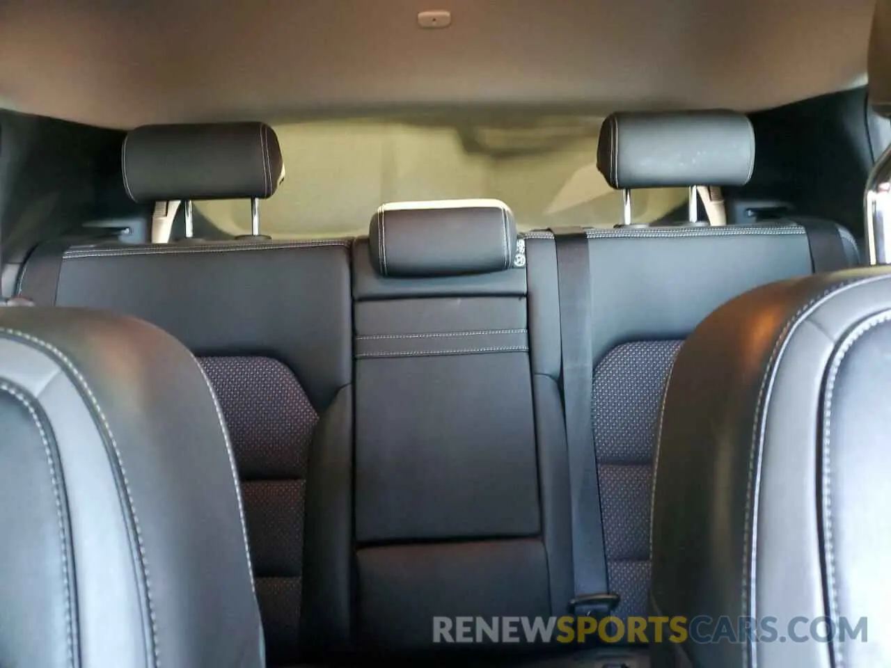 10 fotografías del automóvil dañado SJKCH5CR0KA008414 INFINITI QX30 2019