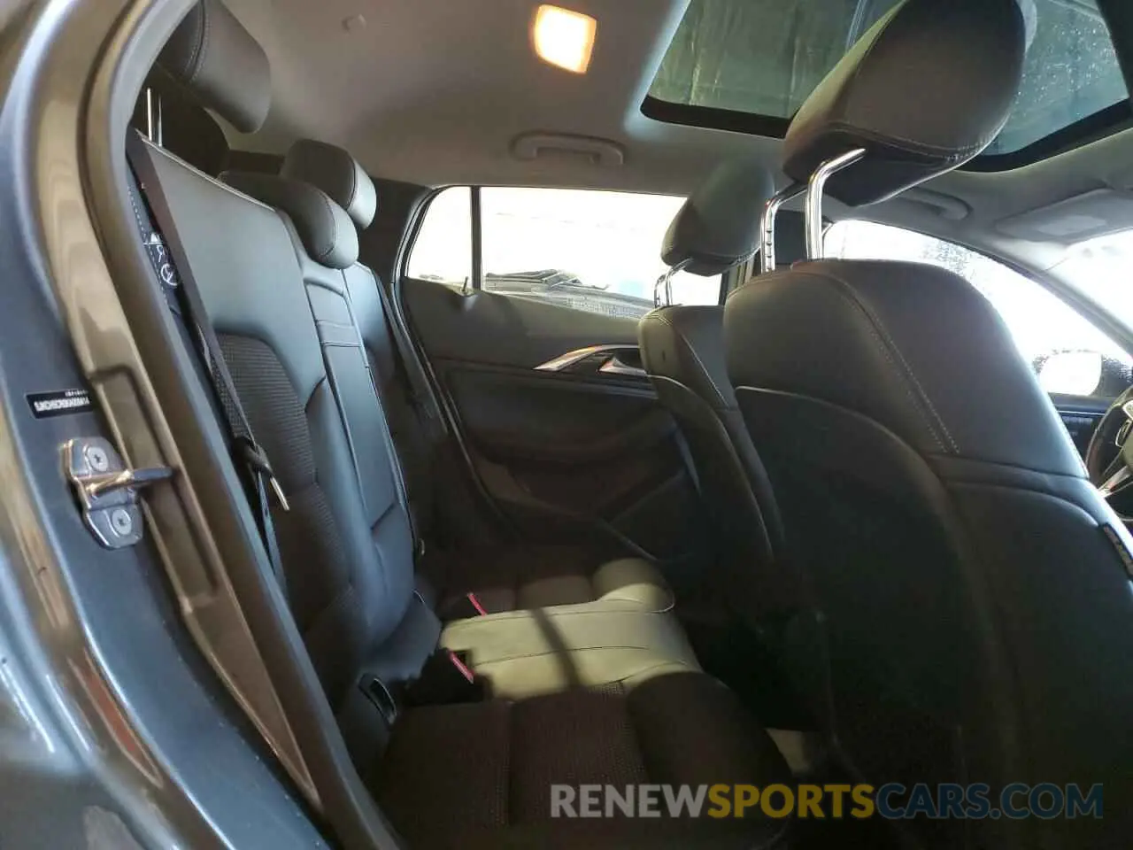 11 fotografías del automóvil dañado SJKCH5CR0KA008414 INFINITI QX30 2019