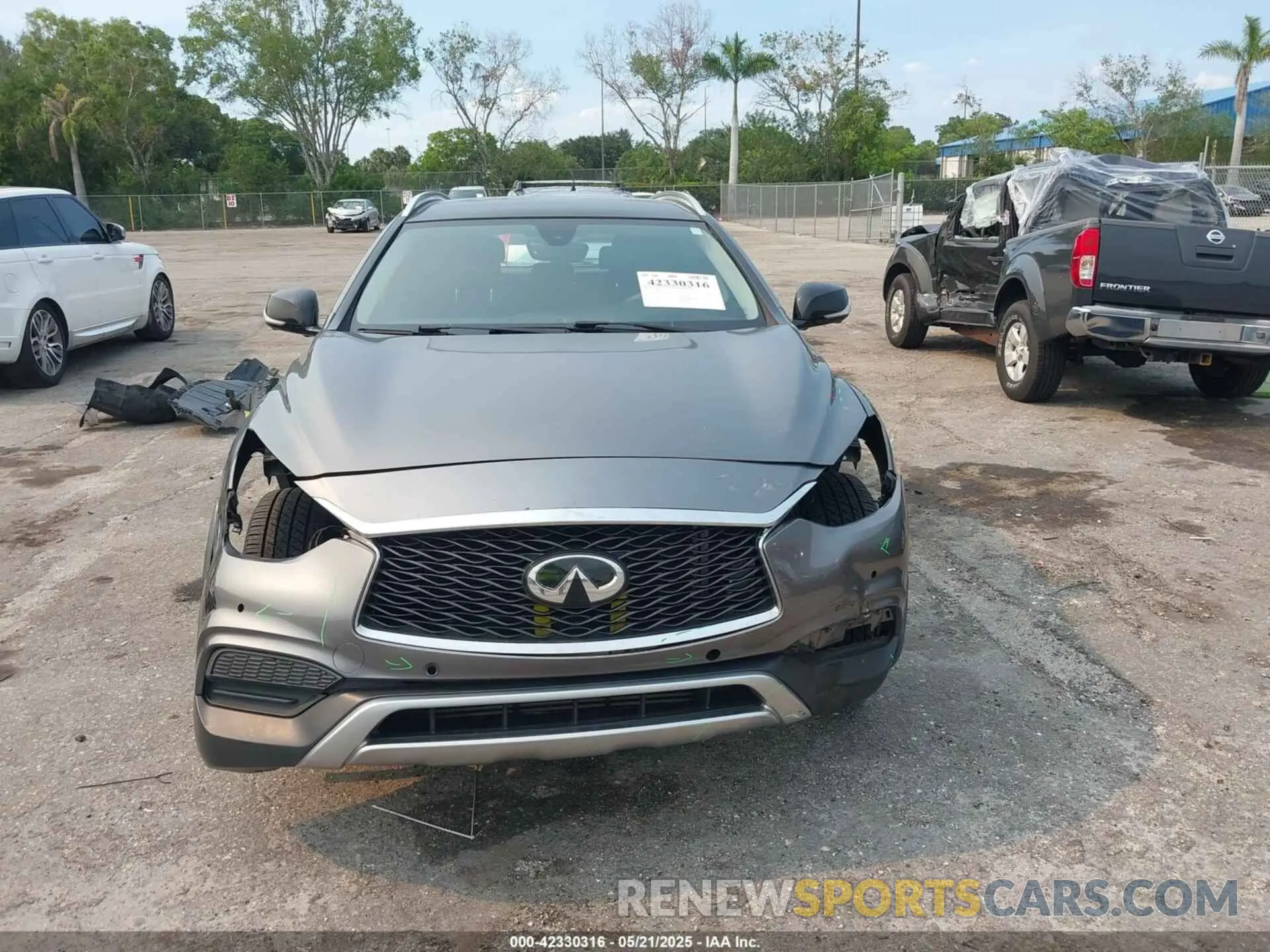 13 fotografías del automóvil dañado SJKCH5CR2KA009144 INFINITI QX30 2019