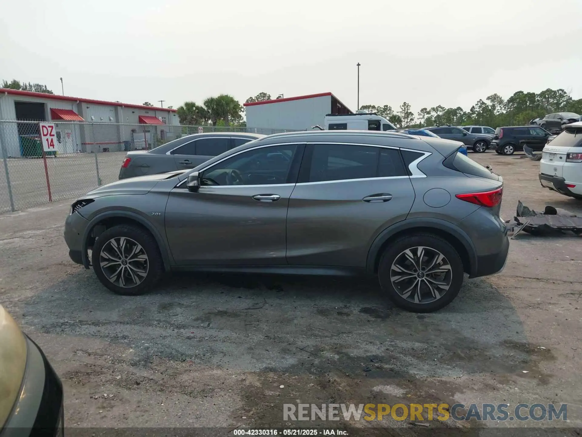 15 fotografías del automóvil dañado SJKCH5CR2KA009144 INFINITI QX30 2019