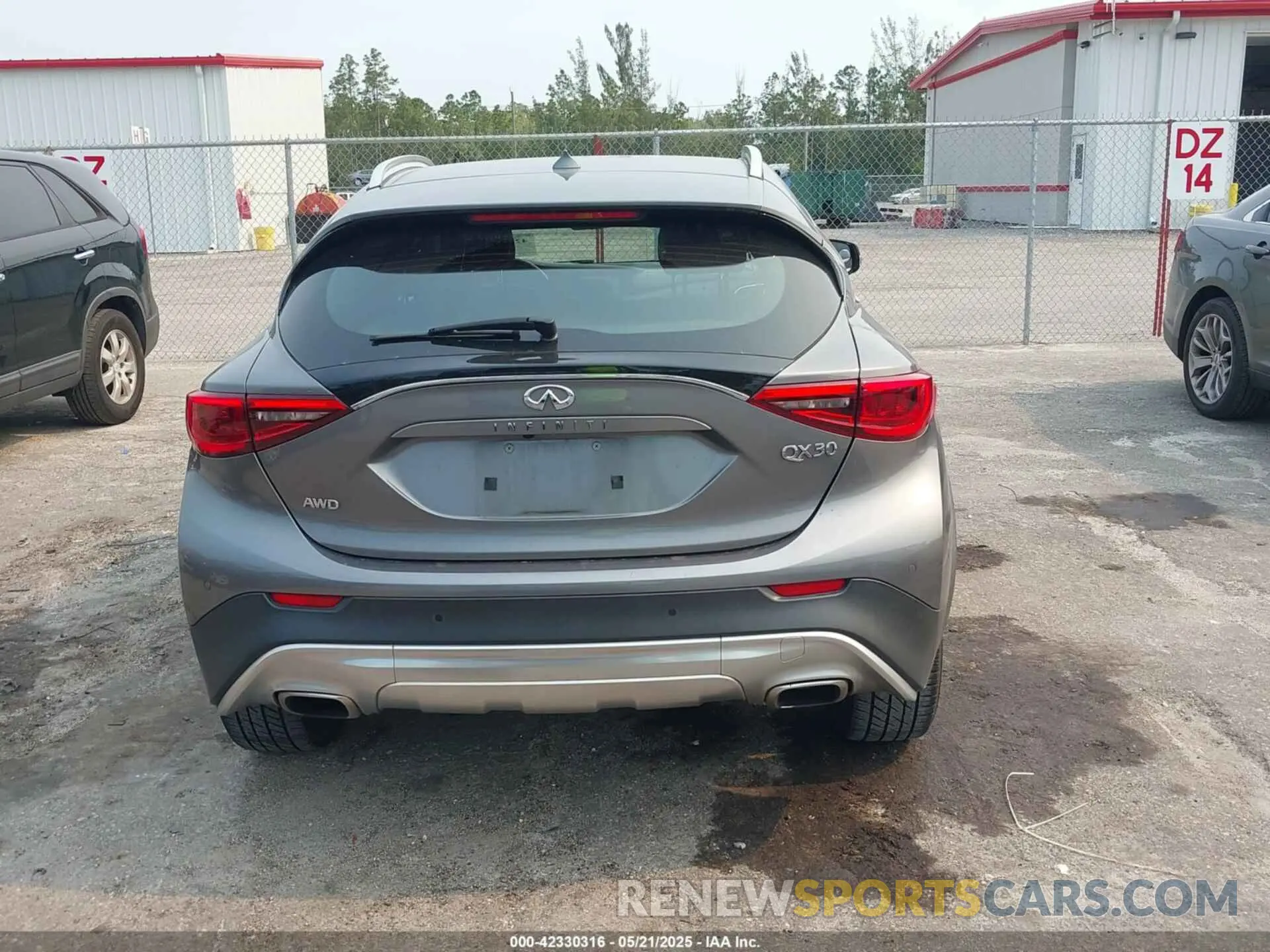 17 fotografías del automóvil dañado SJKCH5CR2KA009144 INFINITI QX30 2019