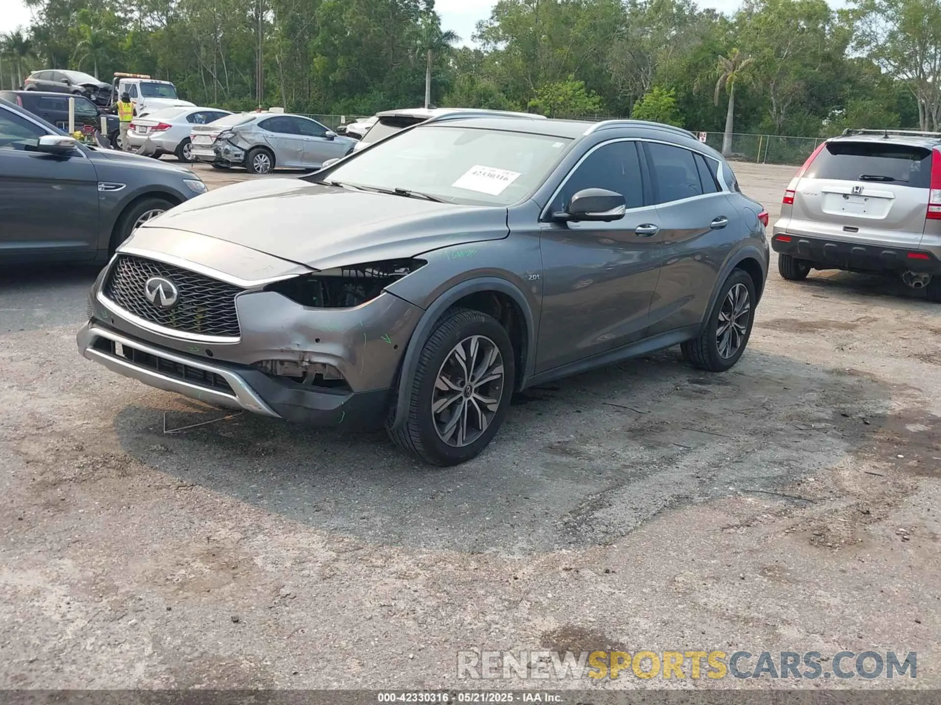 2 fotografías del automóvil dañado SJKCH5CR2KA009144 INFINITI QX30 2019