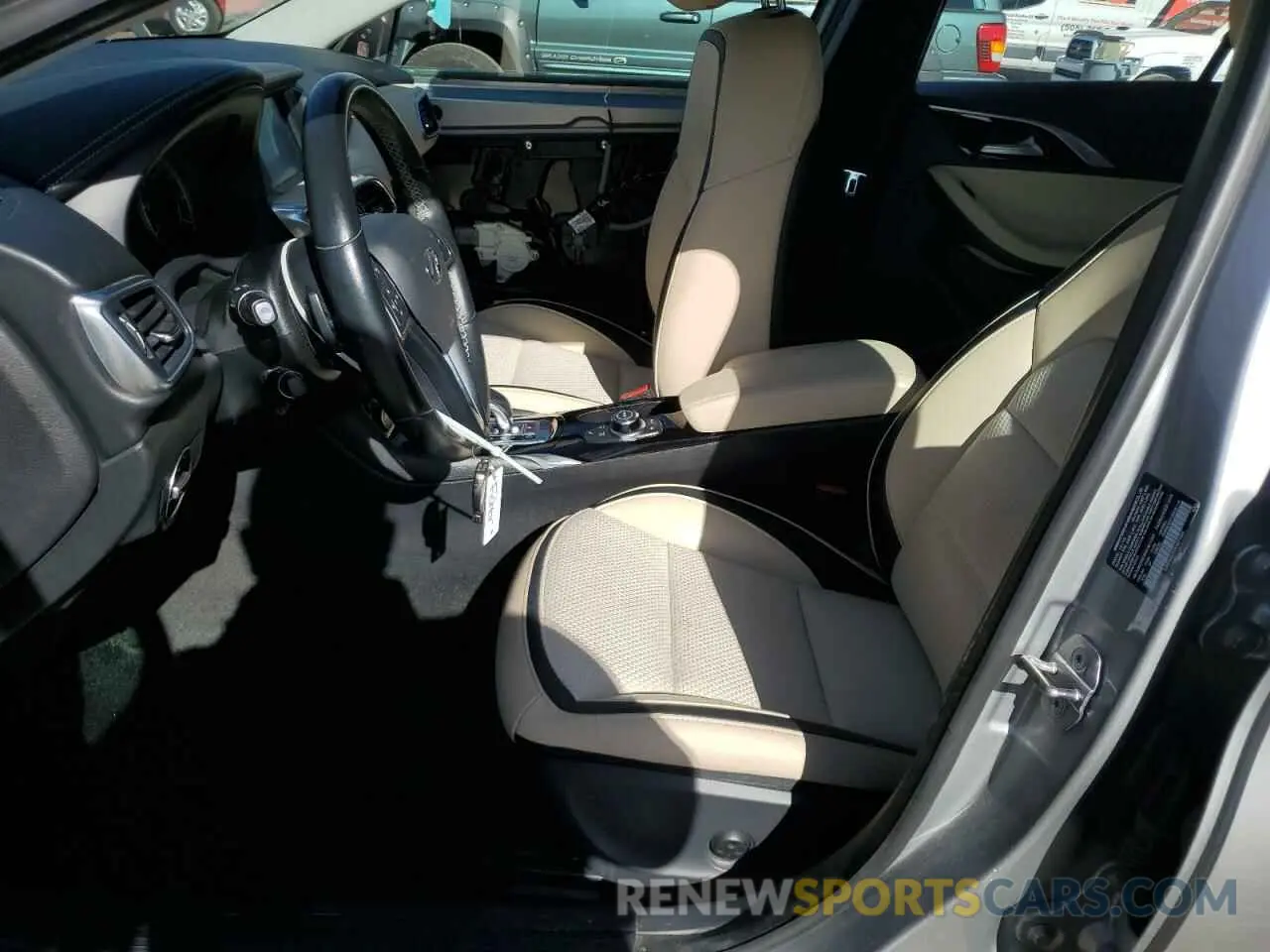 7 fotografías del automóvil dañado SJKCH5CR2KA011265 INFINITI QX30 2019