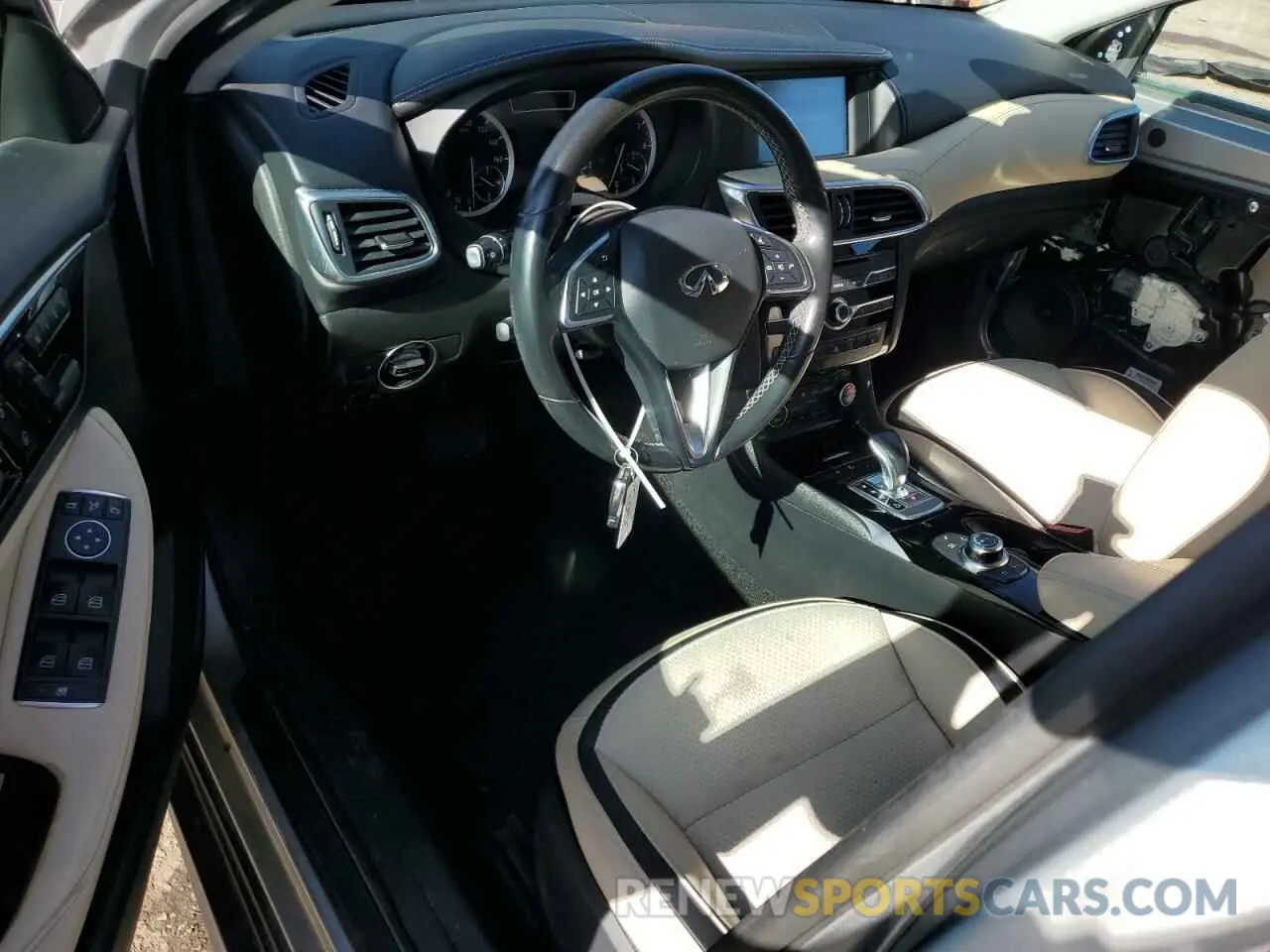 8 fotografías del automóvil dañado SJKCH5CR2KA011265 INFINITI QX30 2019