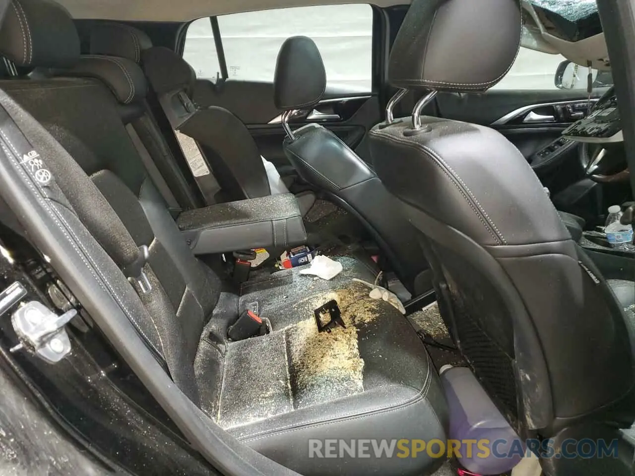 10 fotografías del automóvil dañado SJKCH5CR5KA010465 INFINITI QX30 2019