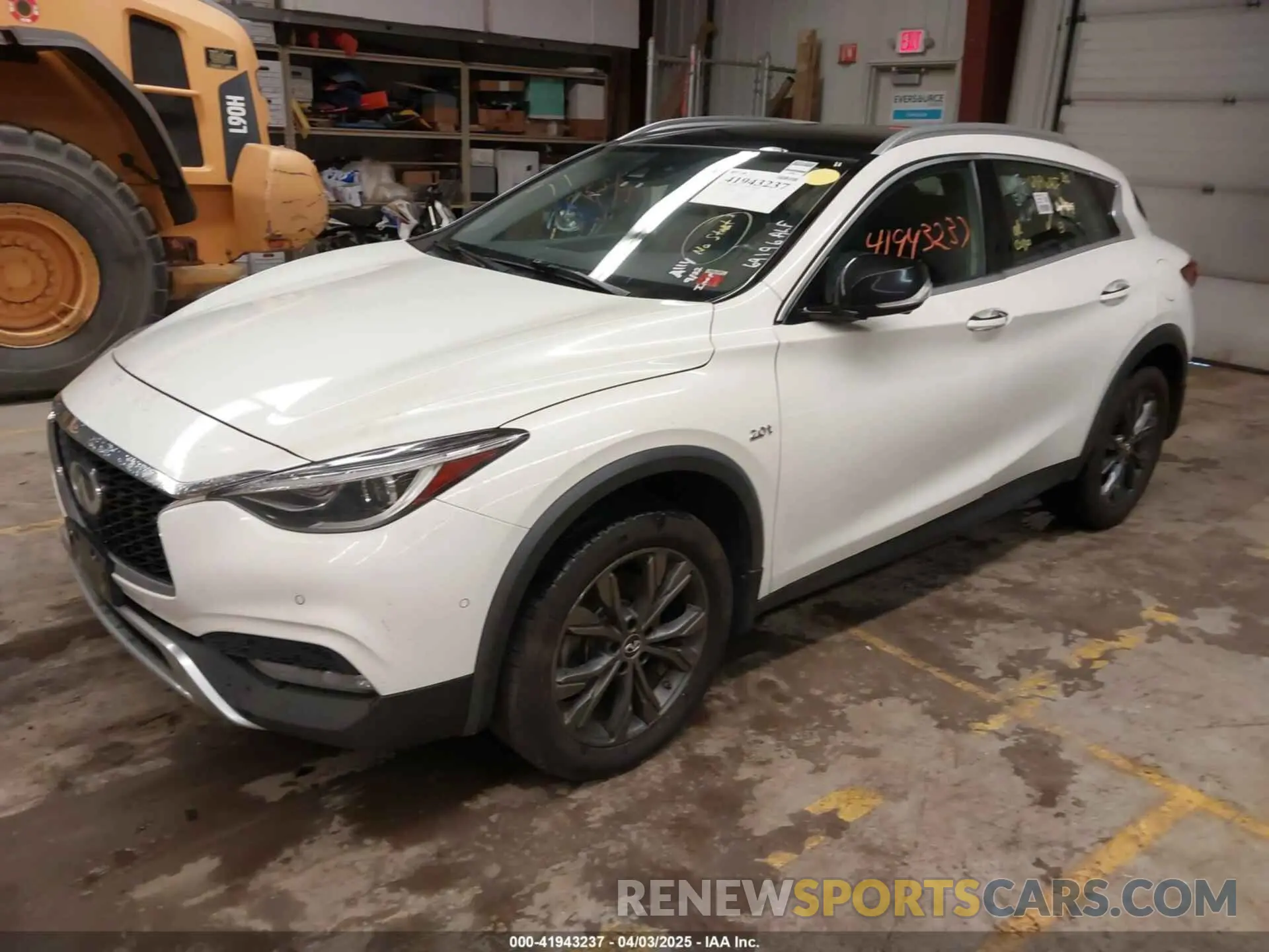 2 fotografías del automóvil dañado SJKCH5CR6KA008658 INFINITI QX30 2019